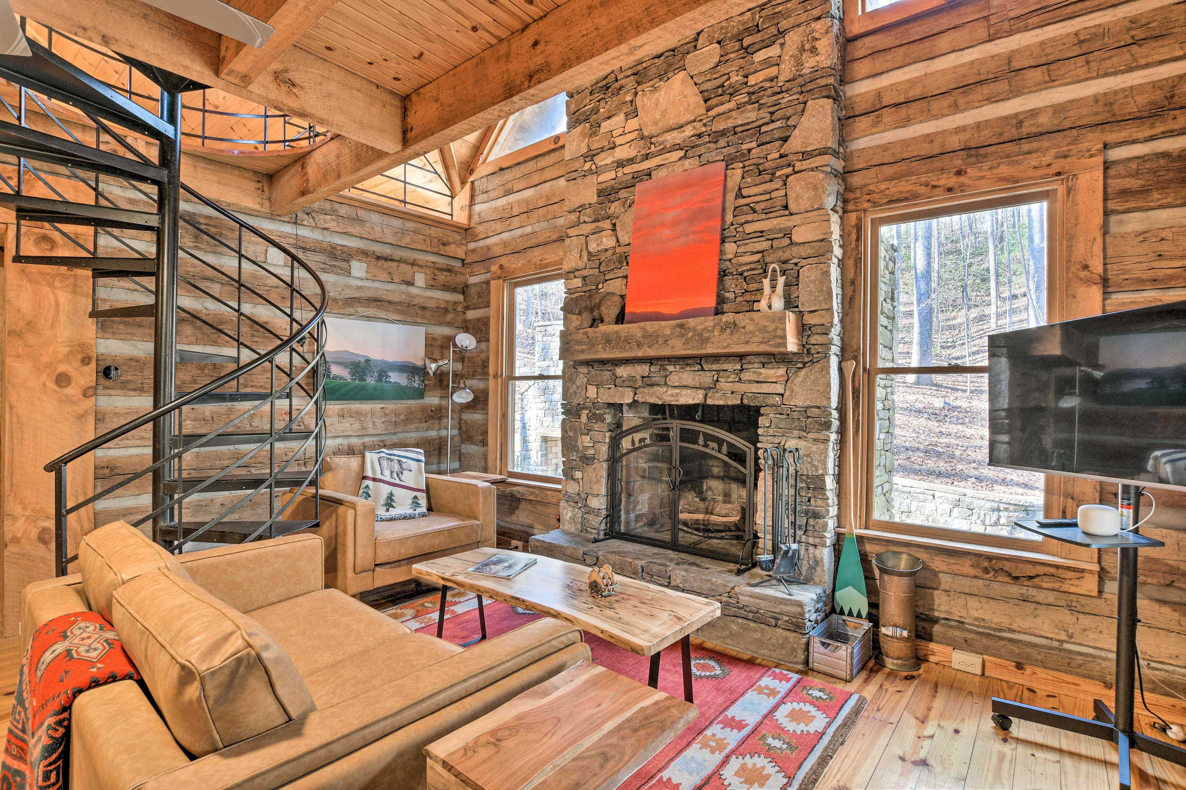 Living Room | Central A/C & Heating | Smart TV