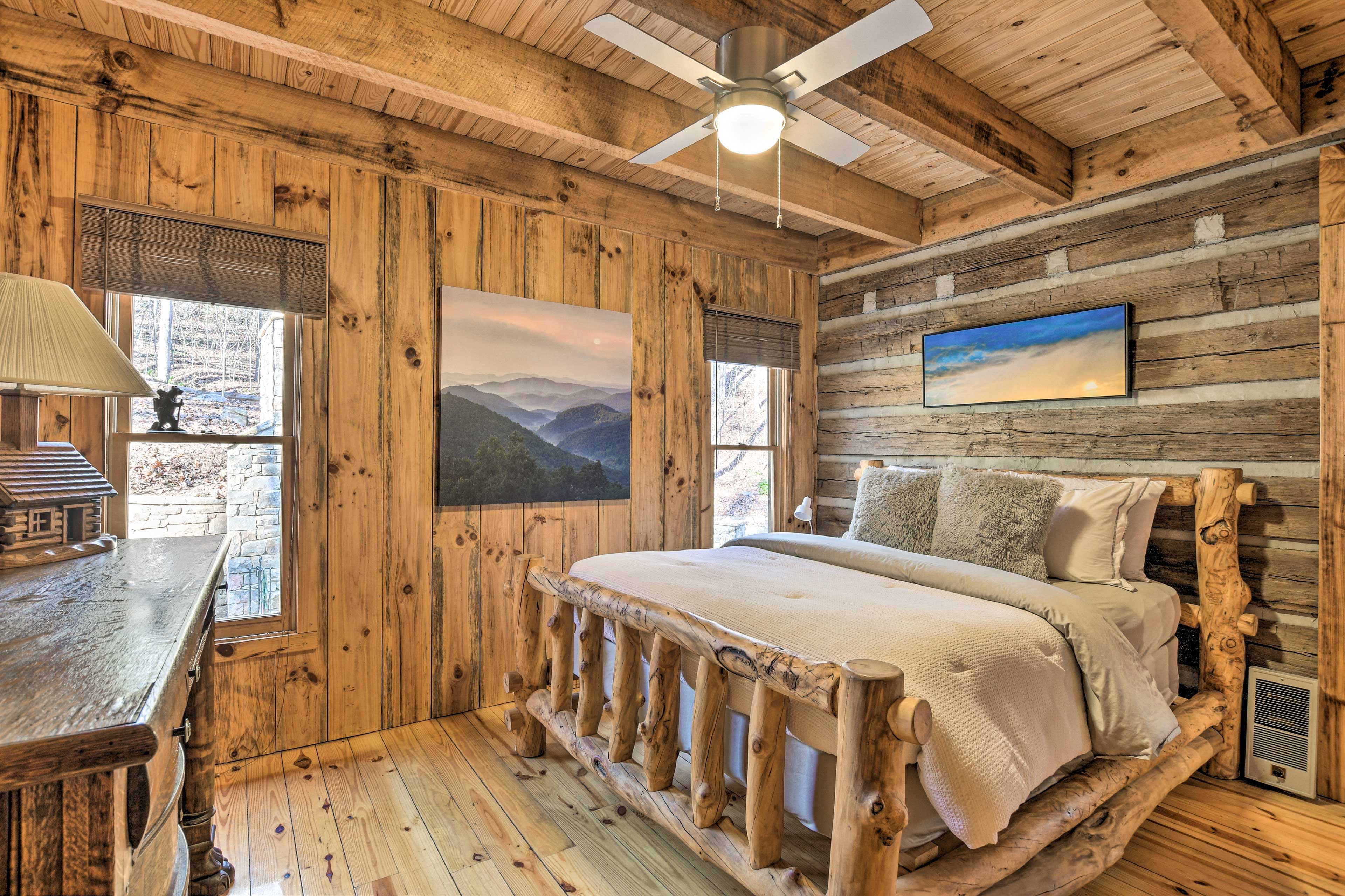 Bedroom | Queen Bed | Linens Provided
