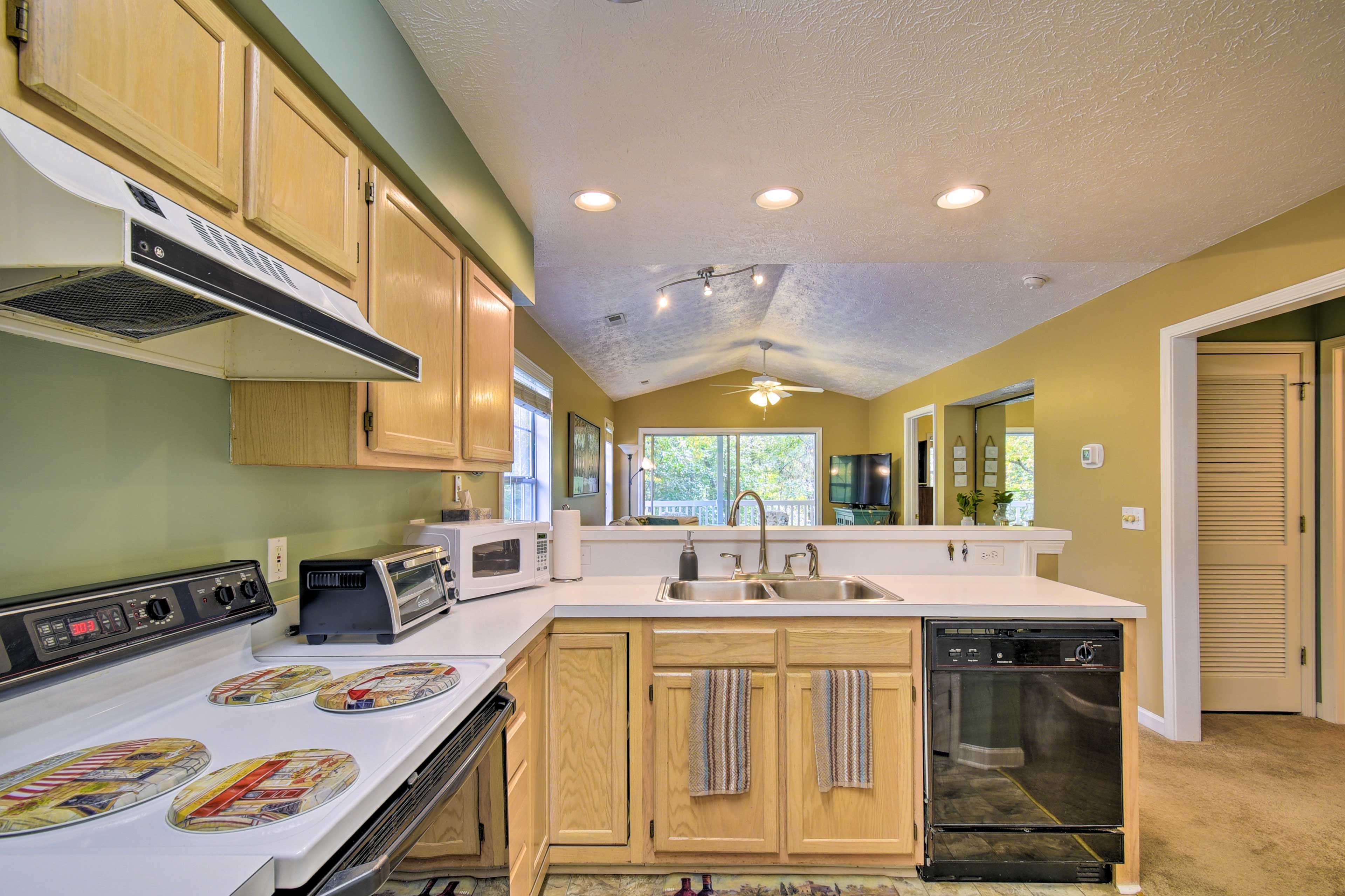 Kitchen | Dishware & Flatware | Drip Coffee Maker | Blender