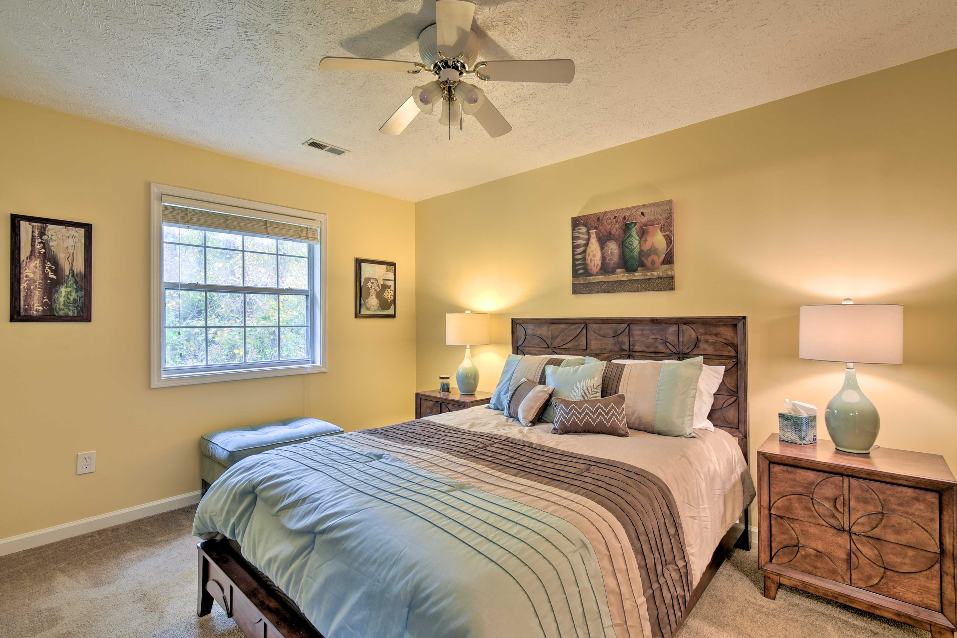 Bedroom 1 | Queen Bed | Flat-Screen TV w/ Cable