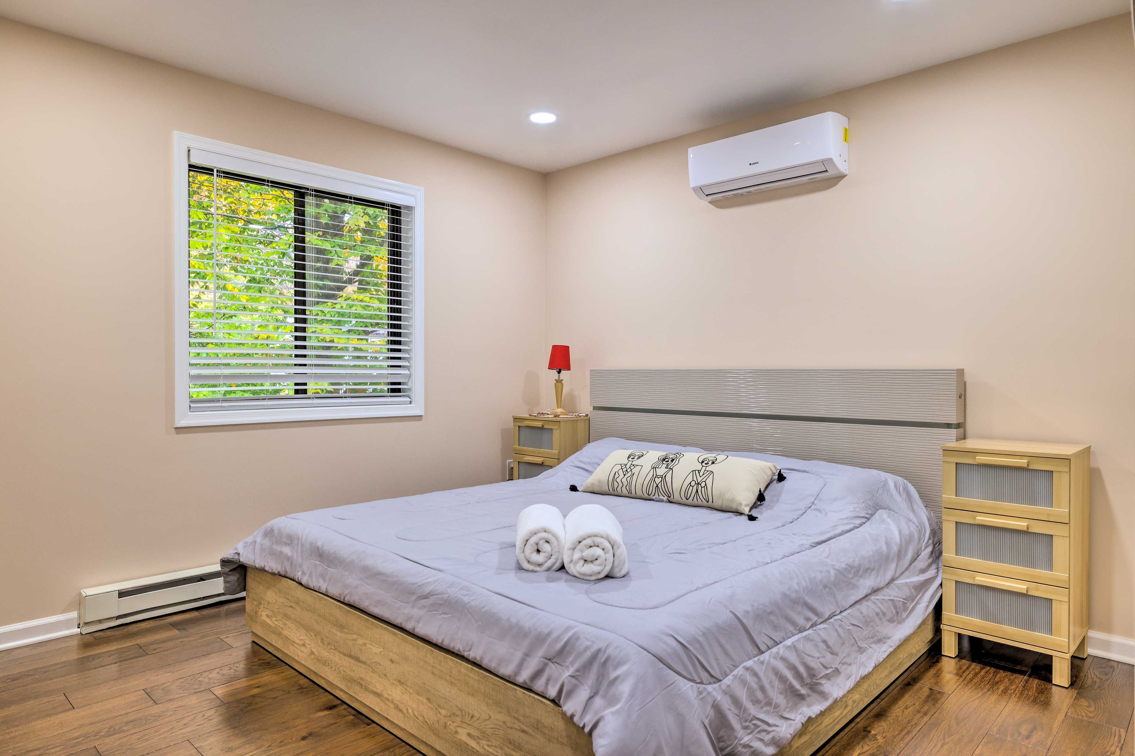 Bedroom 1 | King Bed