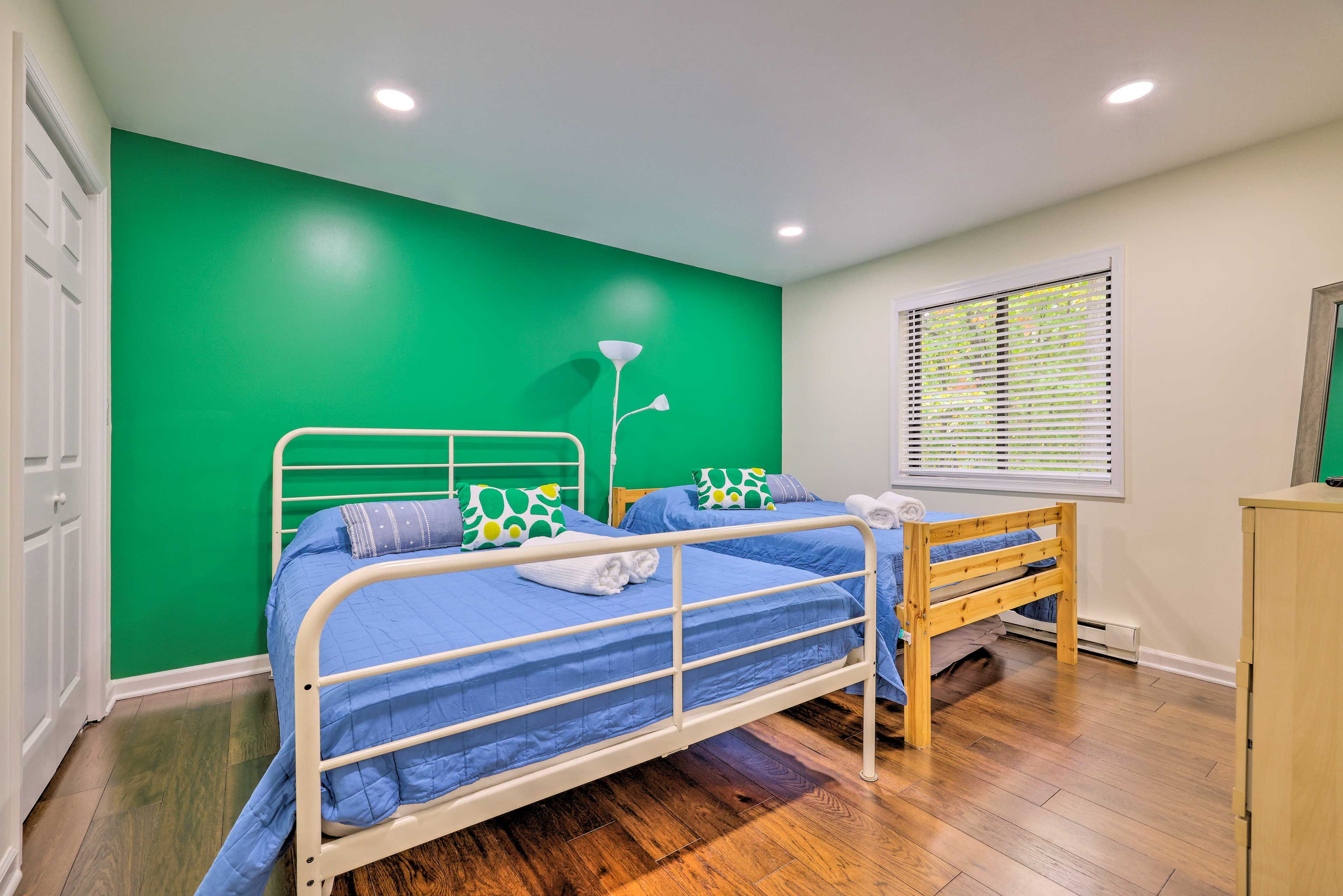 Bedroom 2 | Full Bed | Queen Bed