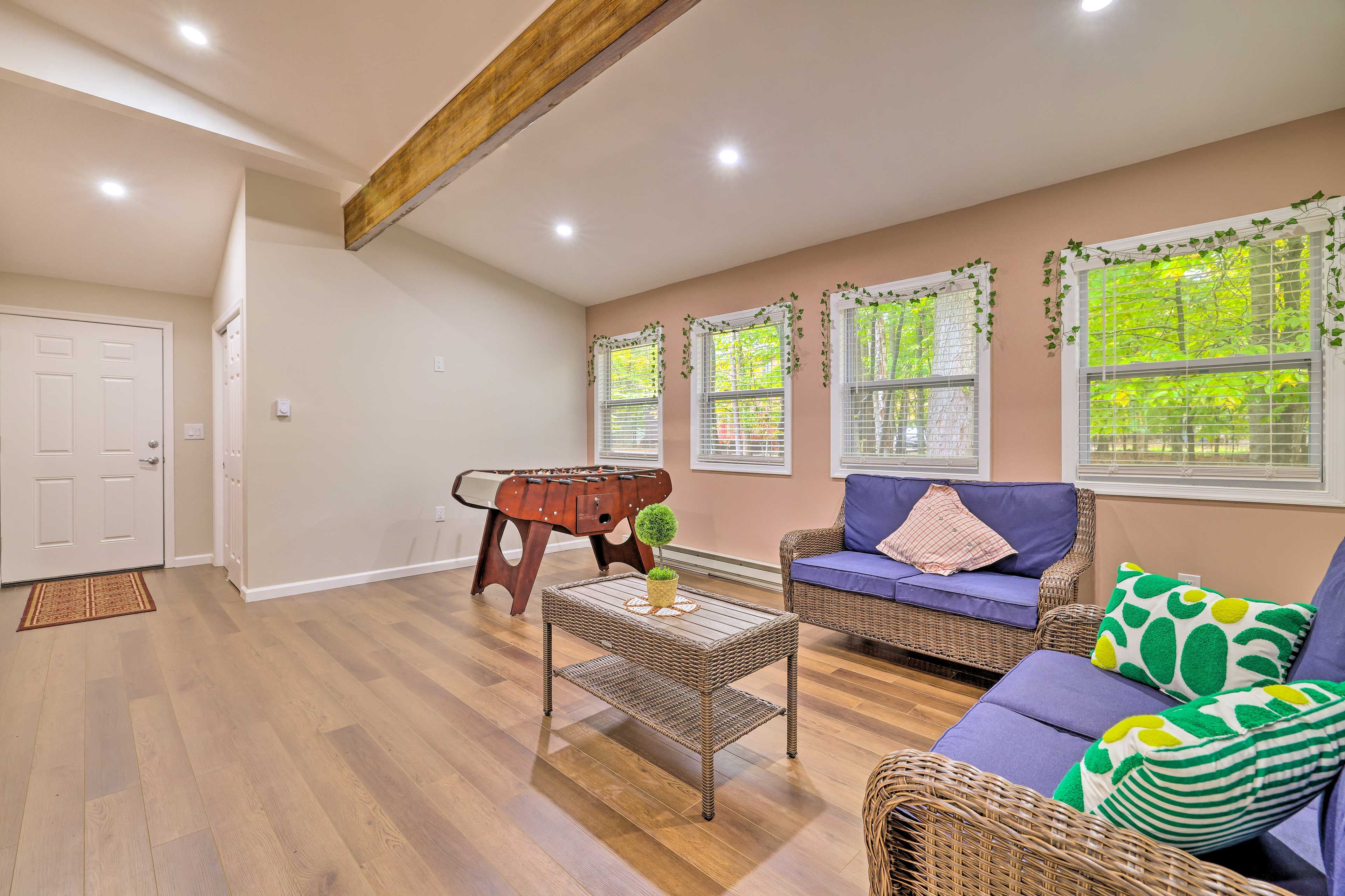 Game Room | Foosball Table | Dart Board | Smart TV