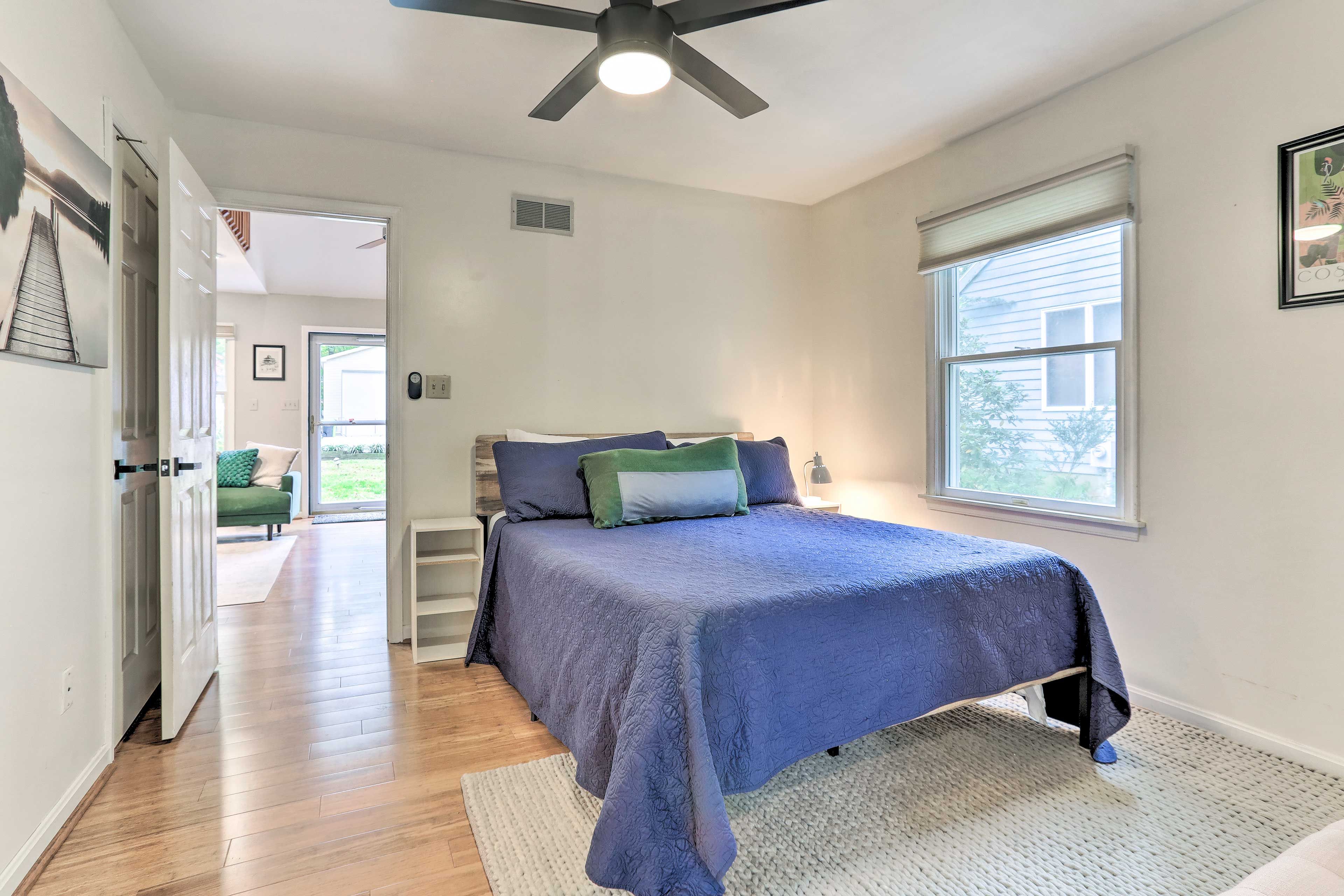 Bedroom 1 | 1st Floor | Queen Bed | Linens Provided | En-Suite Bathroom