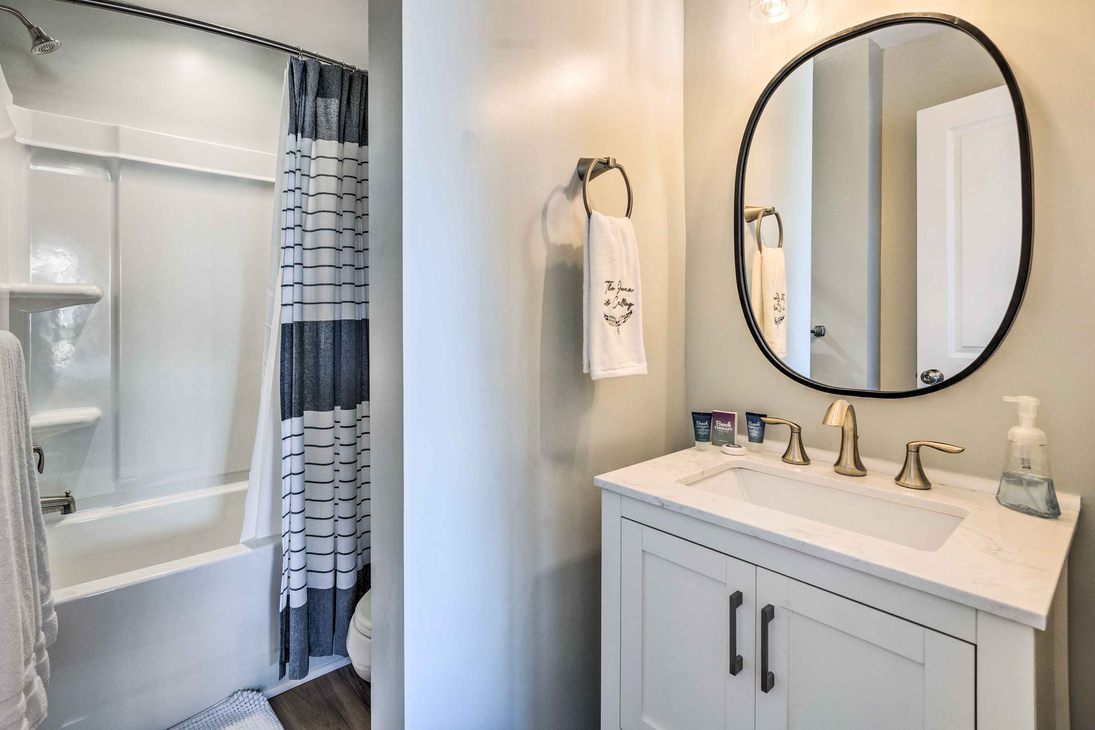 Full Bathroom | Towels Provided | Hair Dryer