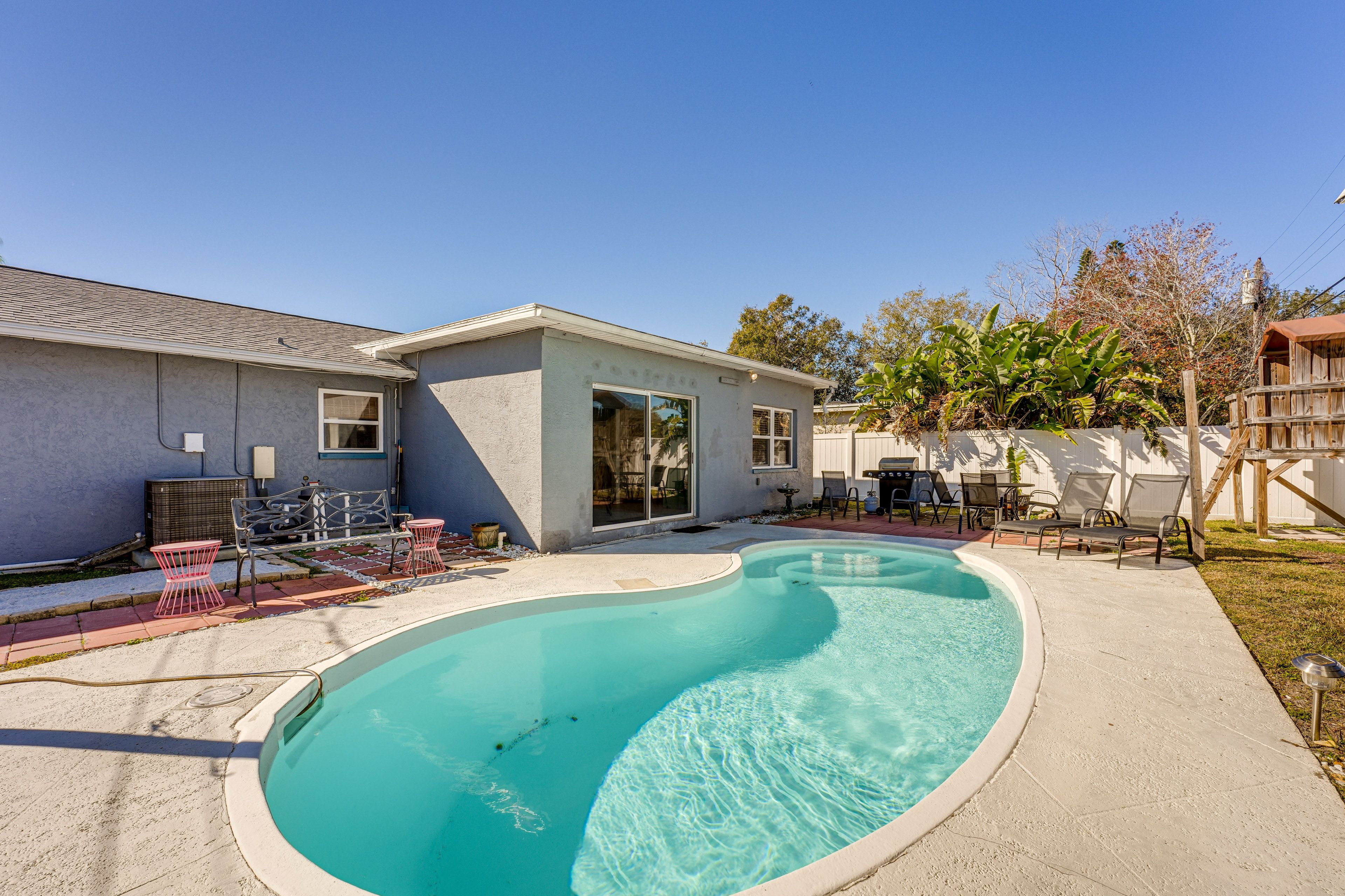 Largo Vacation Rental | 3BR | 2BA | 1 Step to Enter | 1,310 Sq Ft