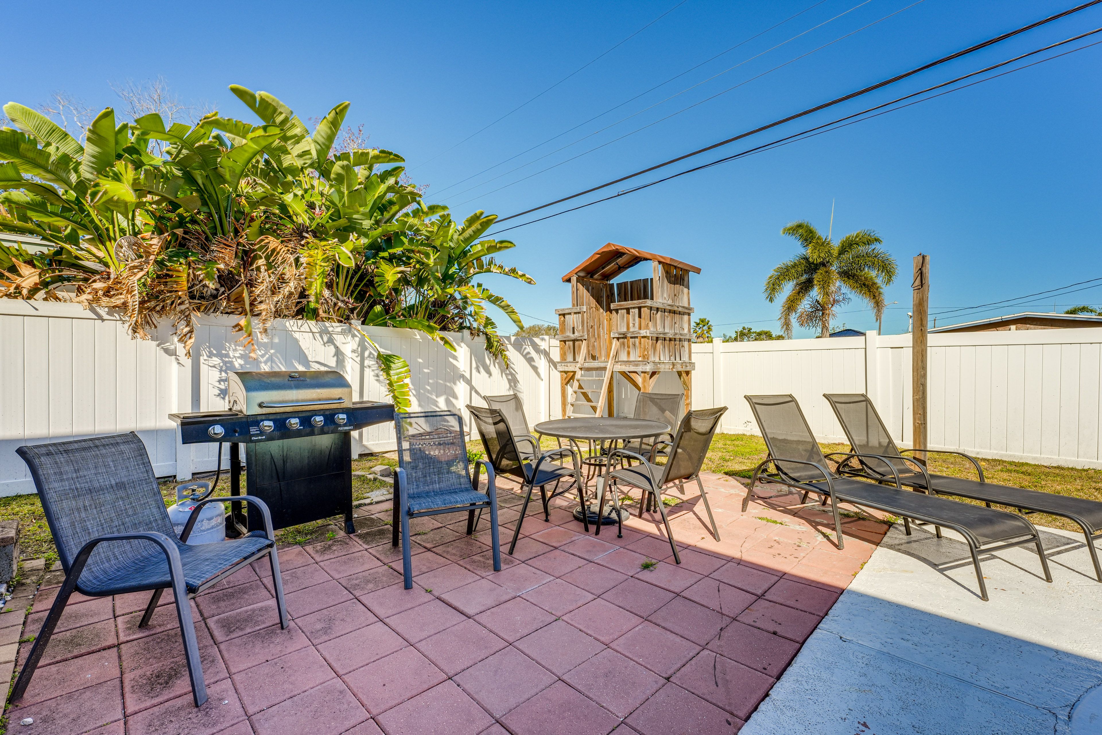 Patio | Gas Grill | Outdoor Dining | Kids' Playhouse