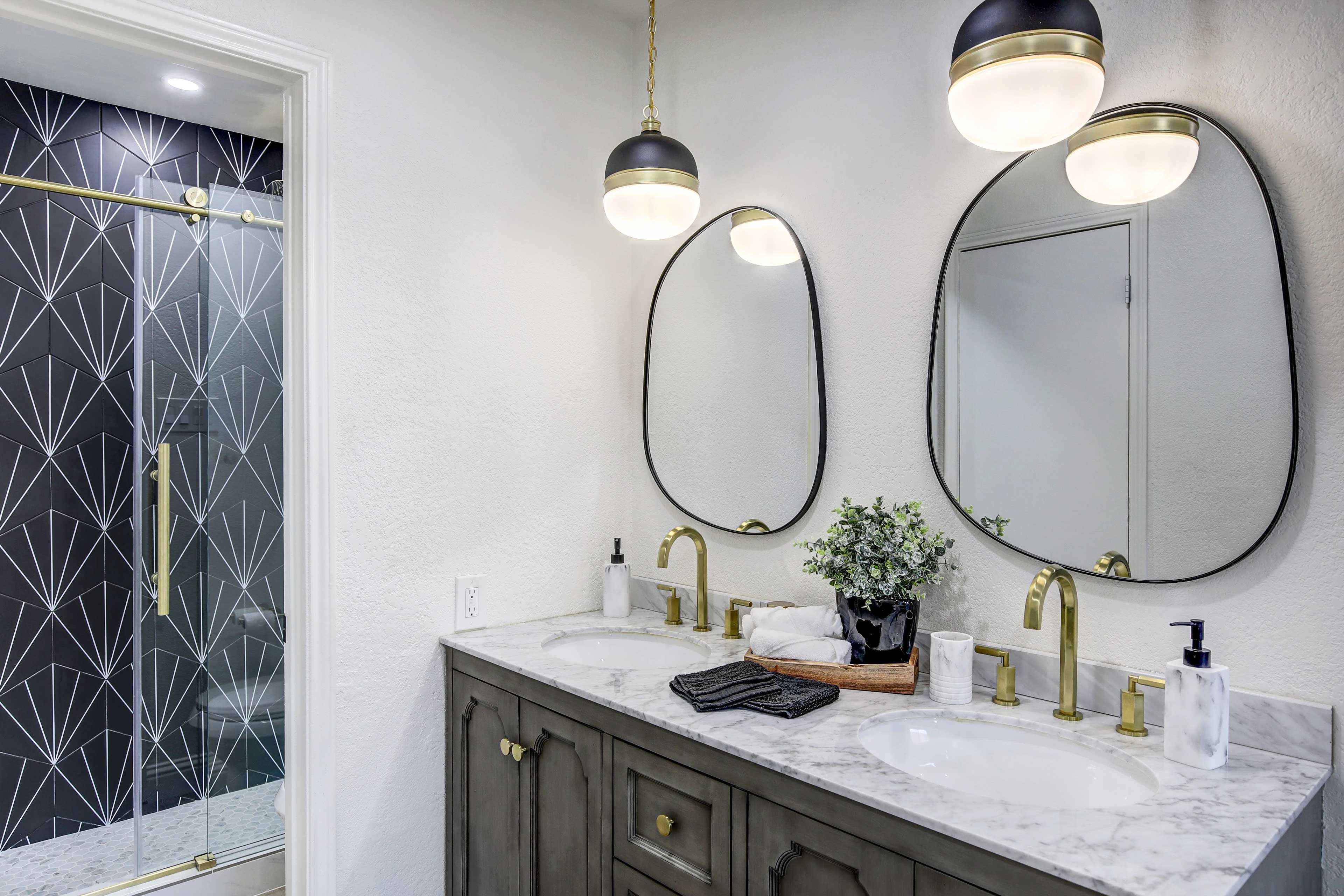 En-Suite Bathroom | Towels Provided