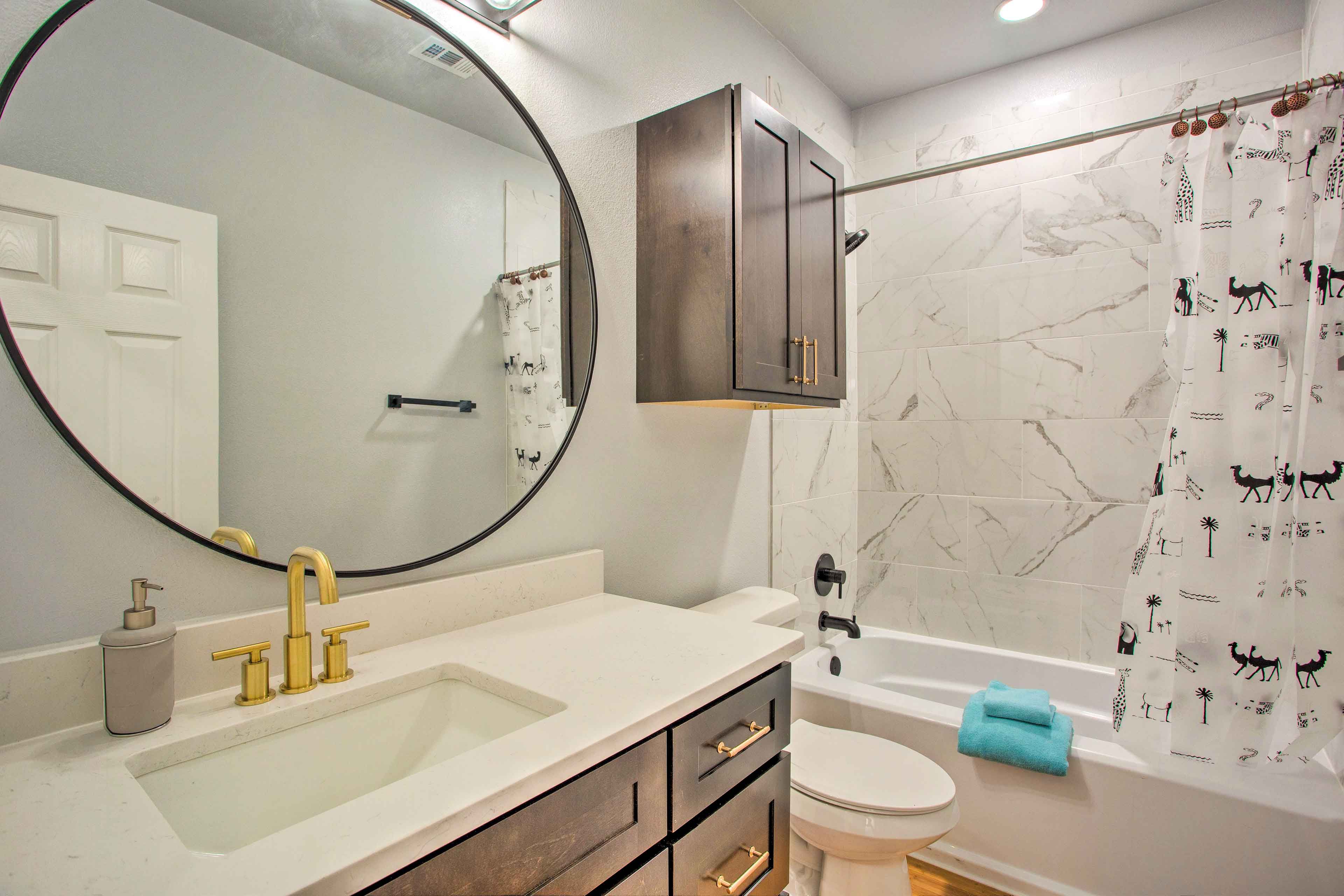En-Suite Bathroom | Towels Provided | Complimentary Toiletries