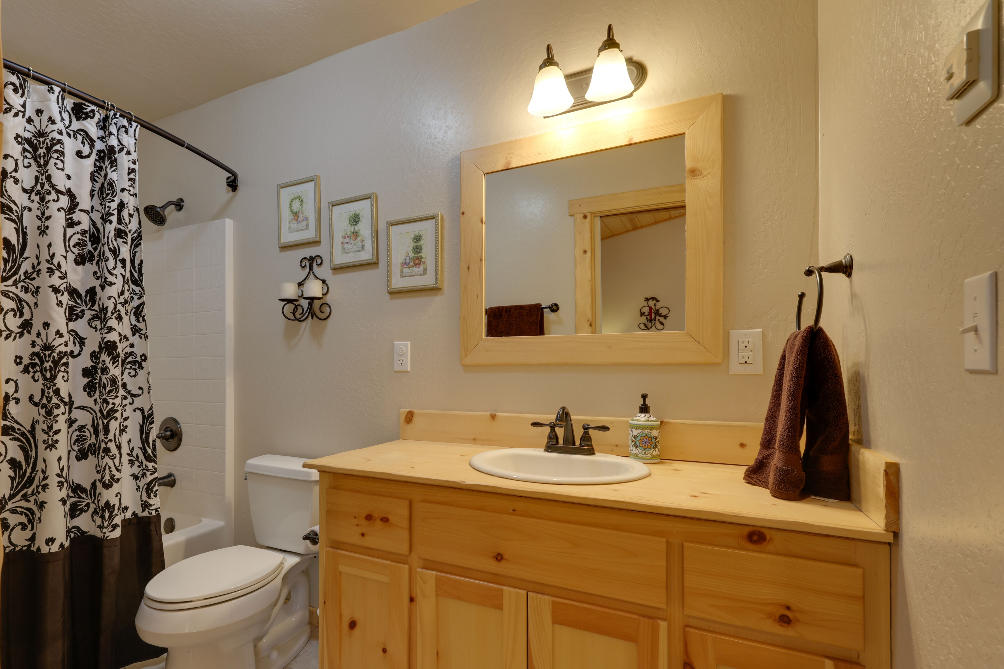 En-Suite Bathroom | Heated Floor | Towels Provided | Complimentary Toiletries