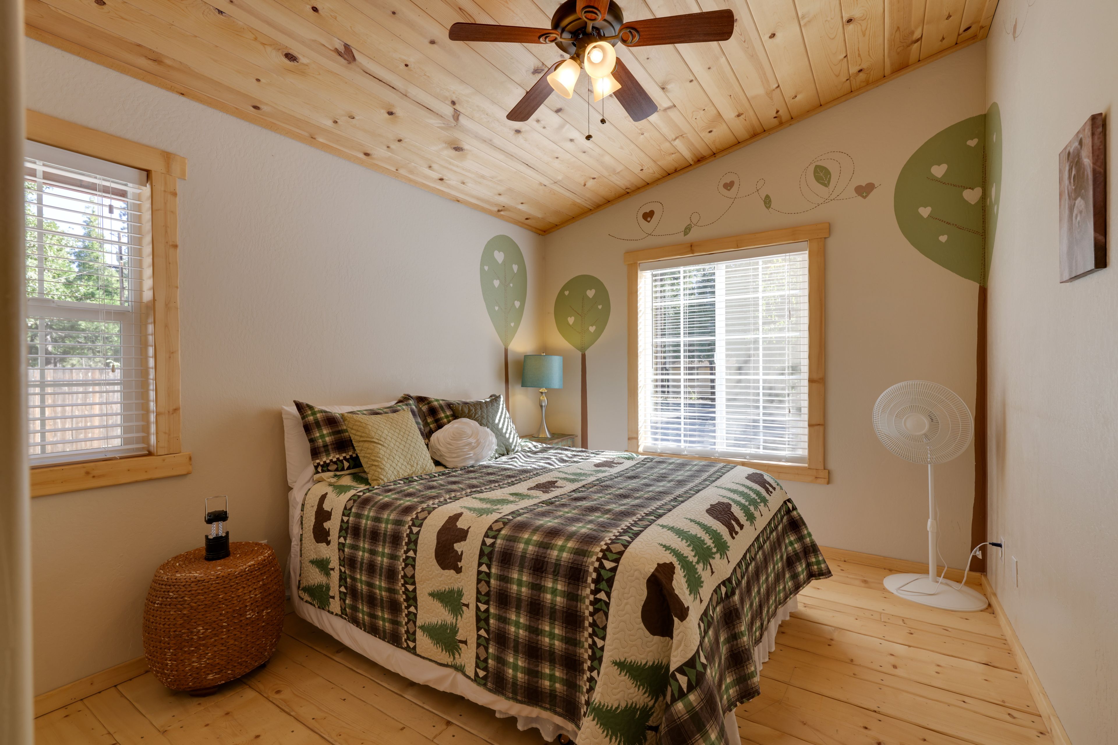 Bedroom 2 | Queen Bed