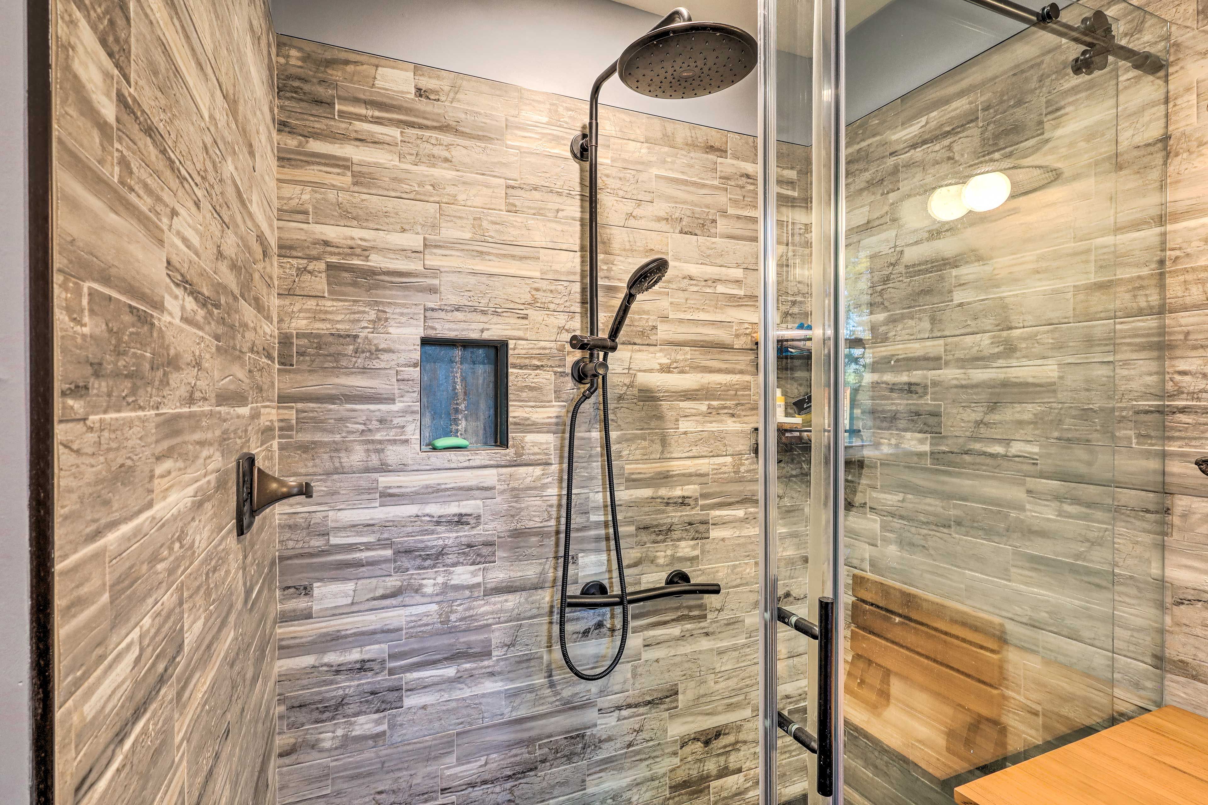 En-Suite Bathroom | Linens & Towels