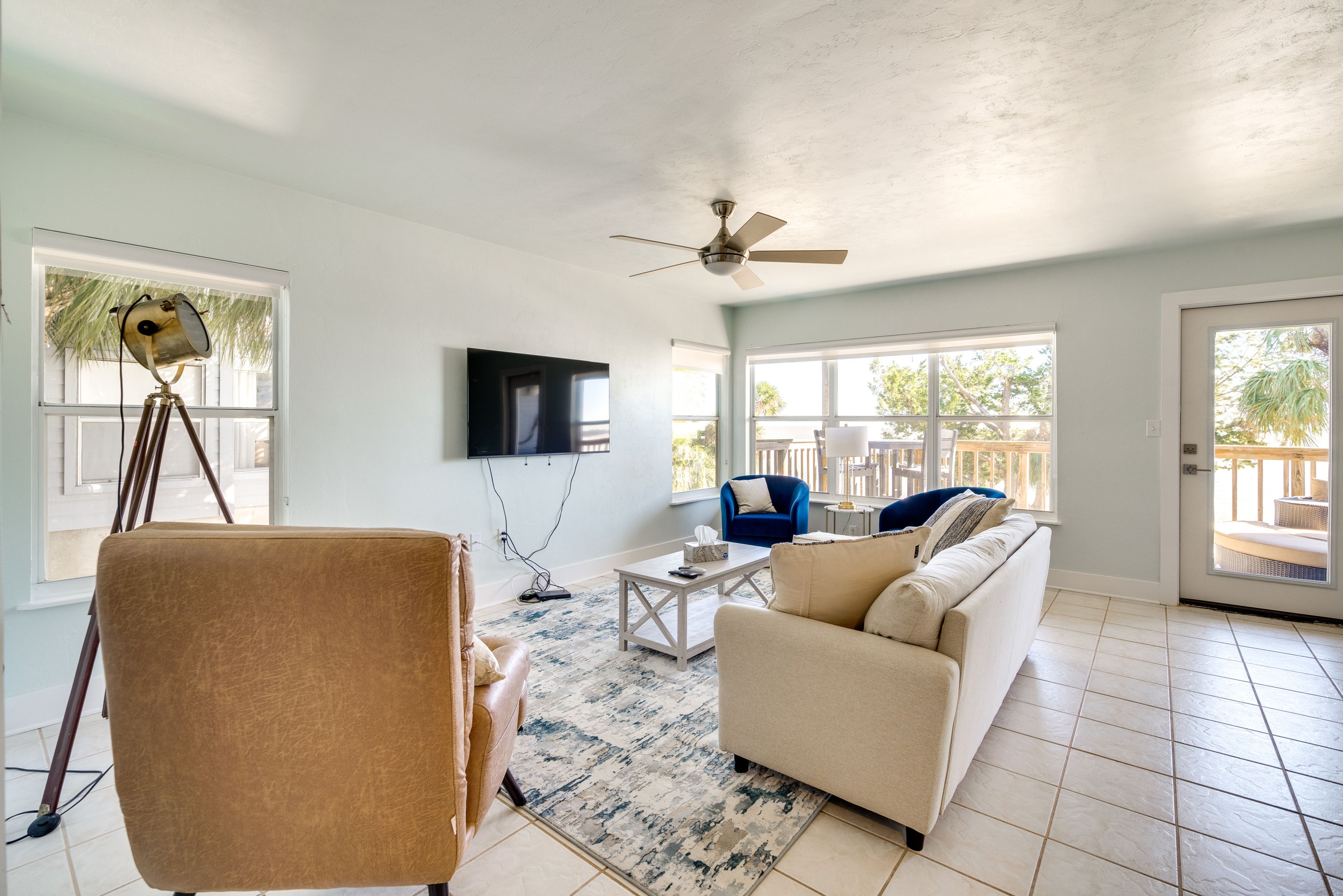 Living Room | Free WiFi | Smart TV