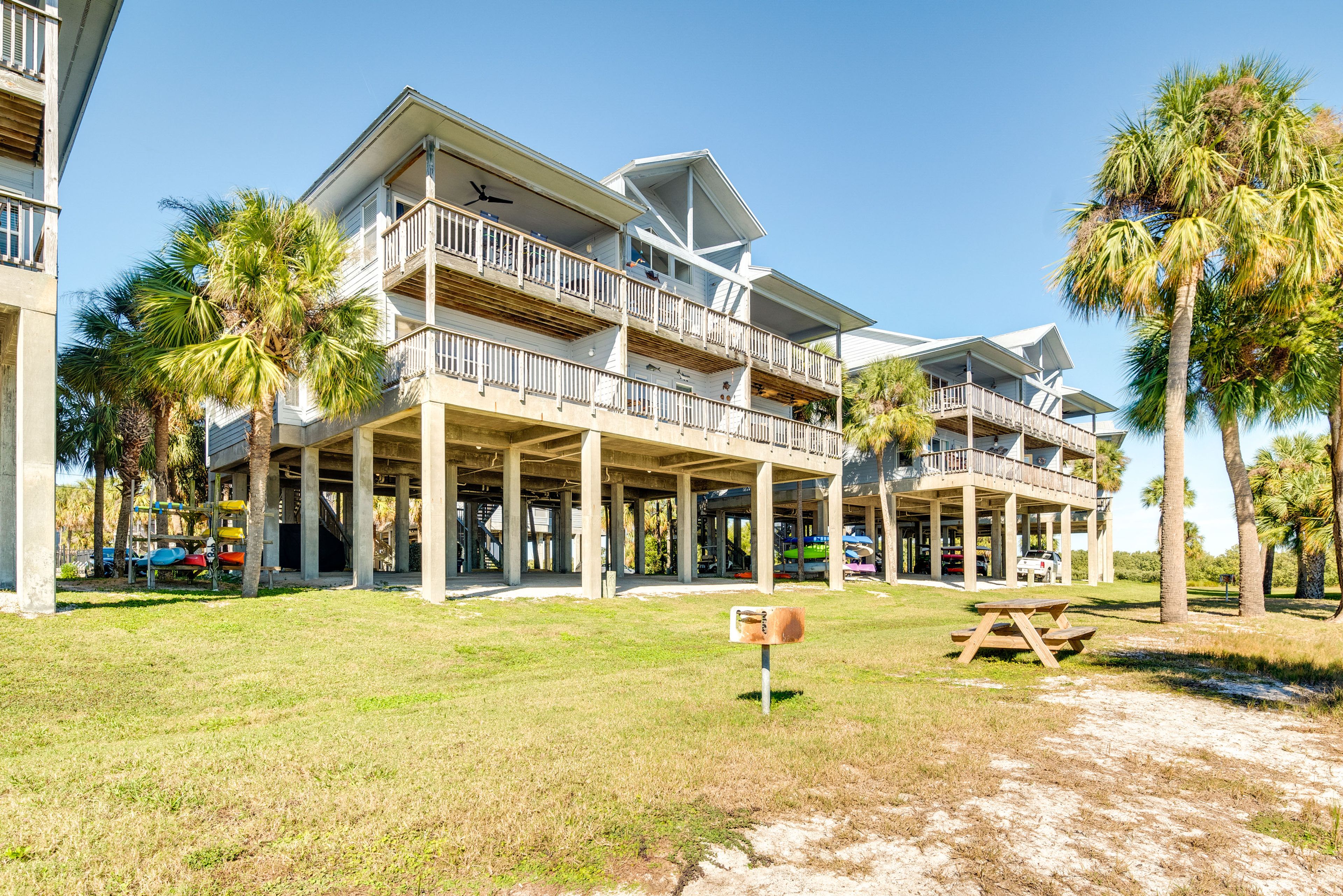 Exterior | 2 Kayaks