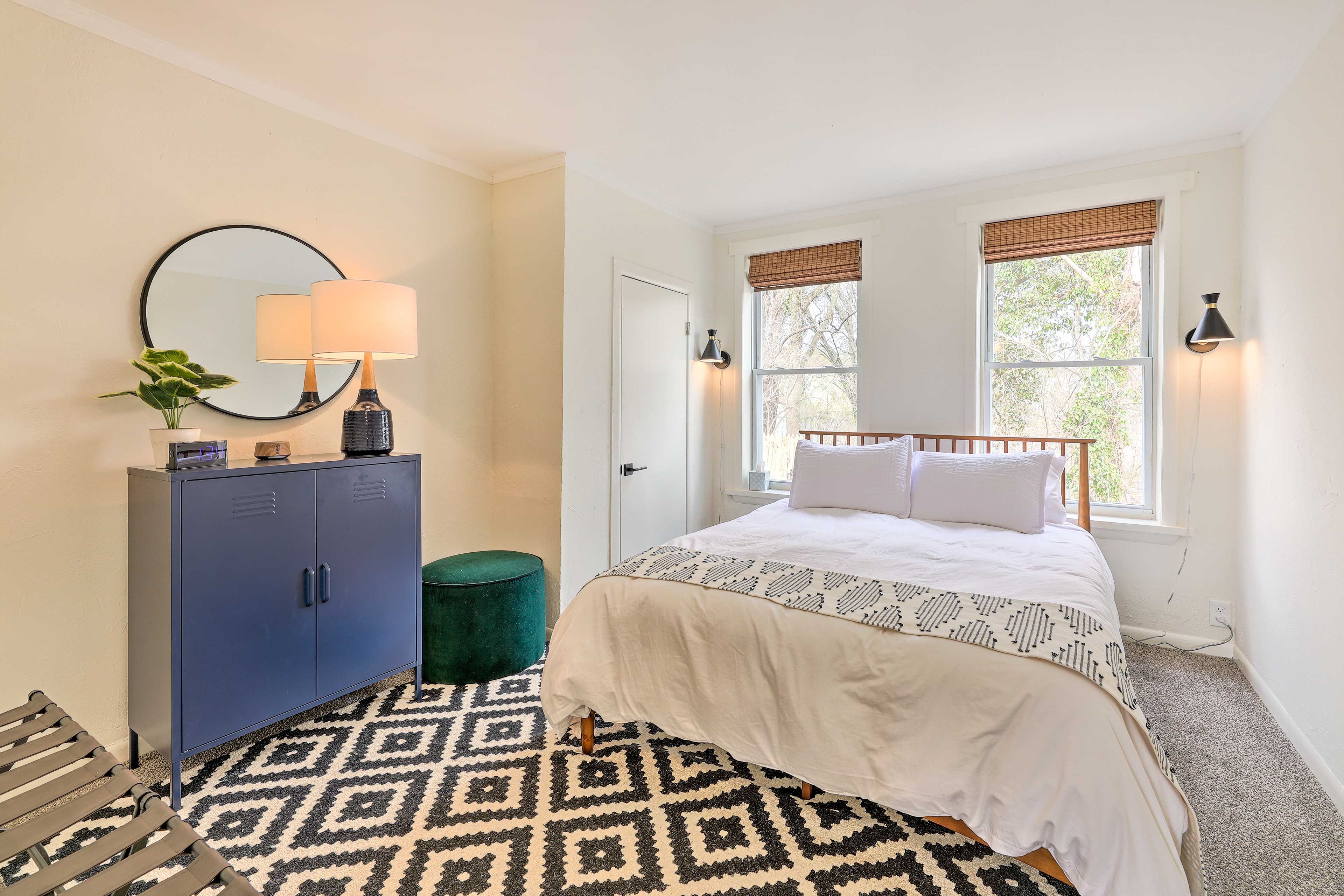 Bedroom | Queen Bed | Linens Provided