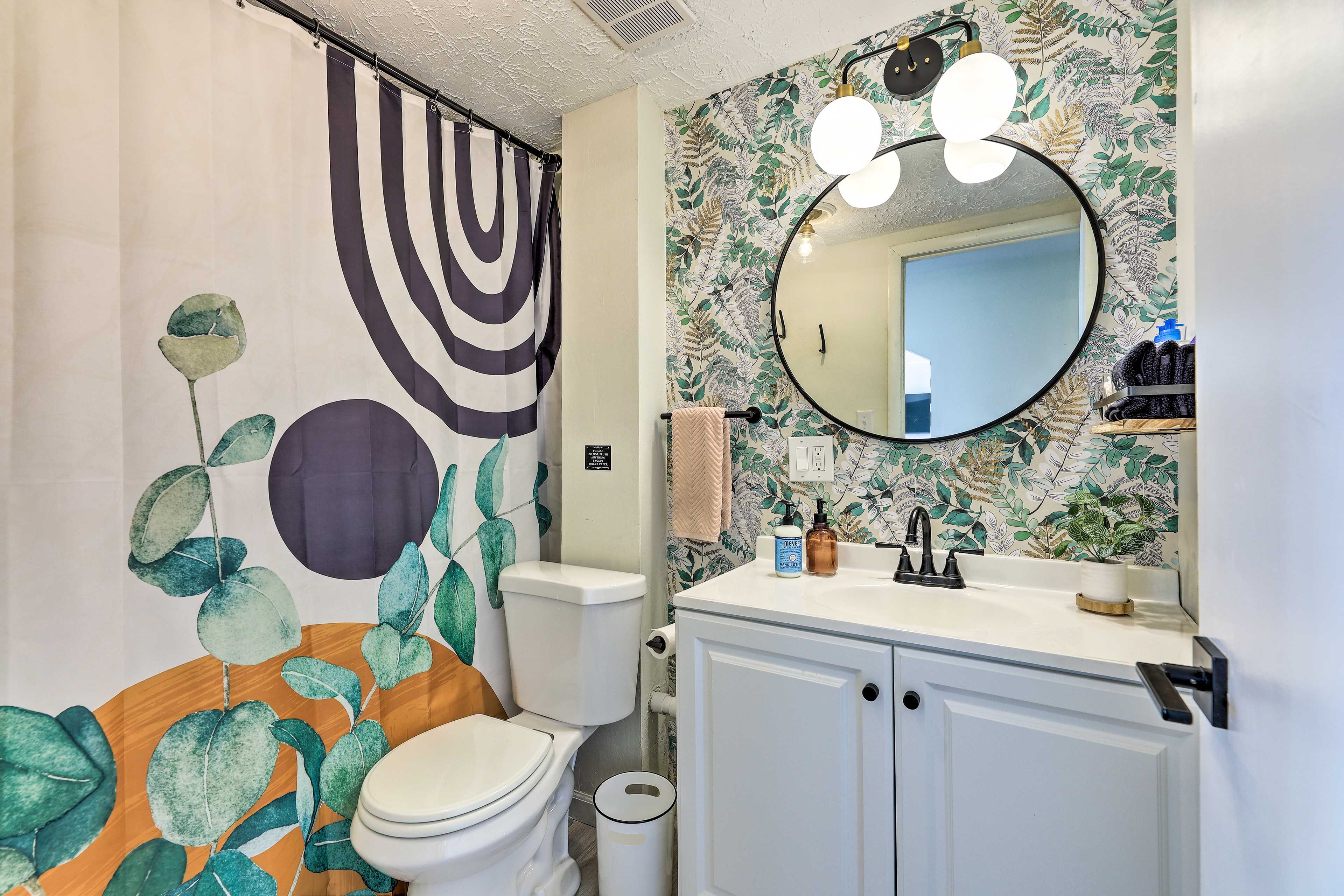 Full Bath | Complimentary Toiletries | Towels Provided | Shower/Tub Combo