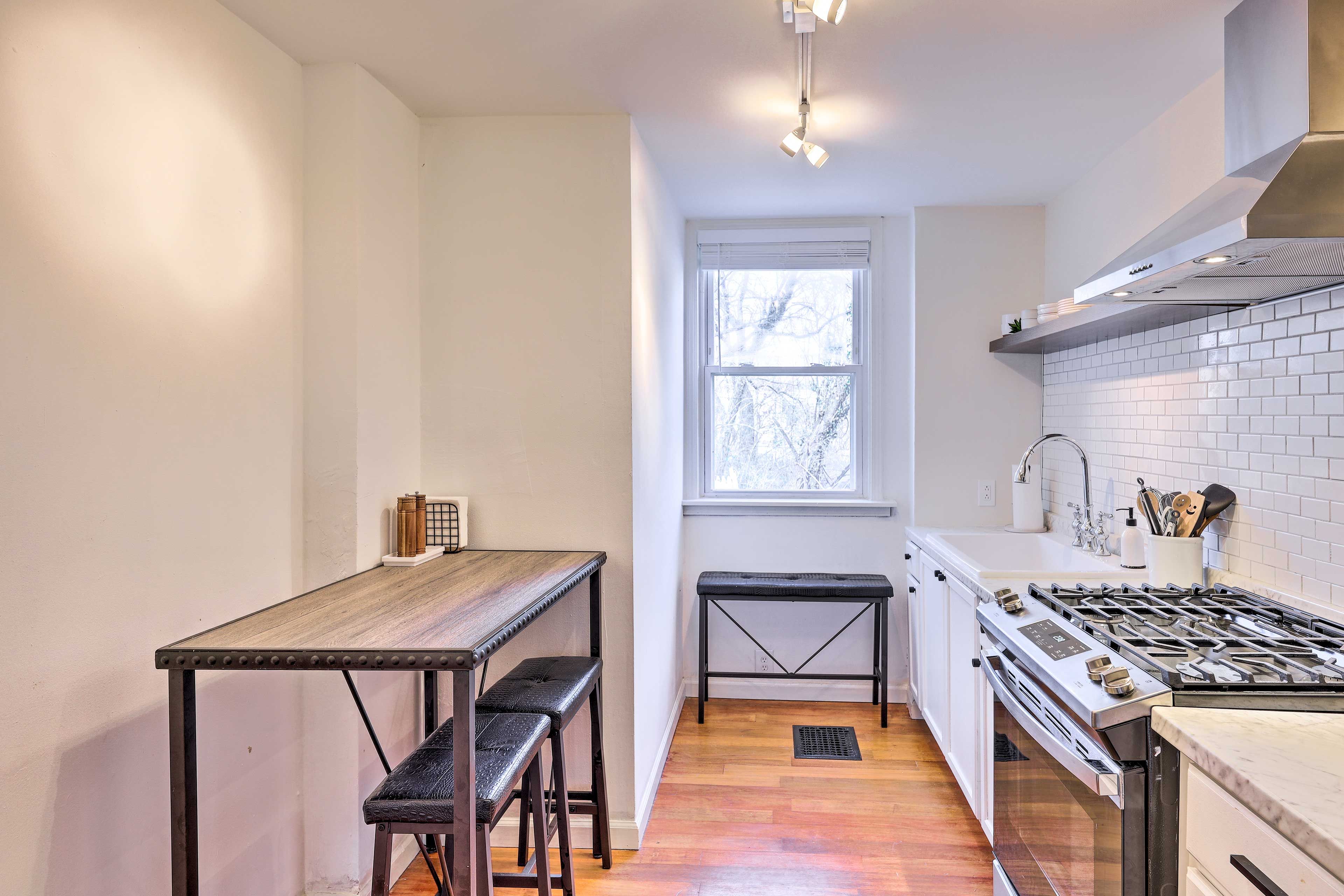 Dining Table | Dishware & Flatware Provided