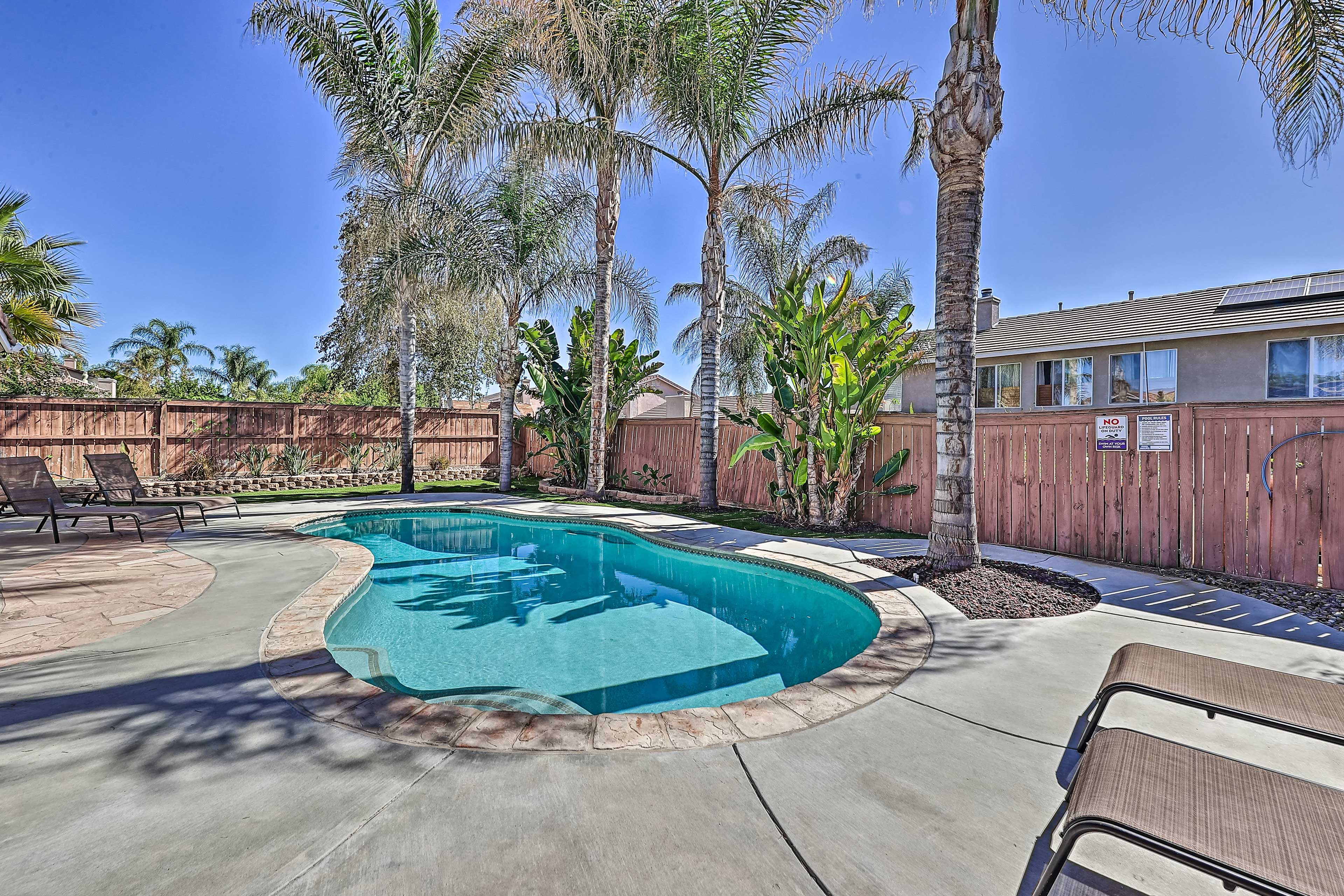 Private Pool | Depth (3'-10')