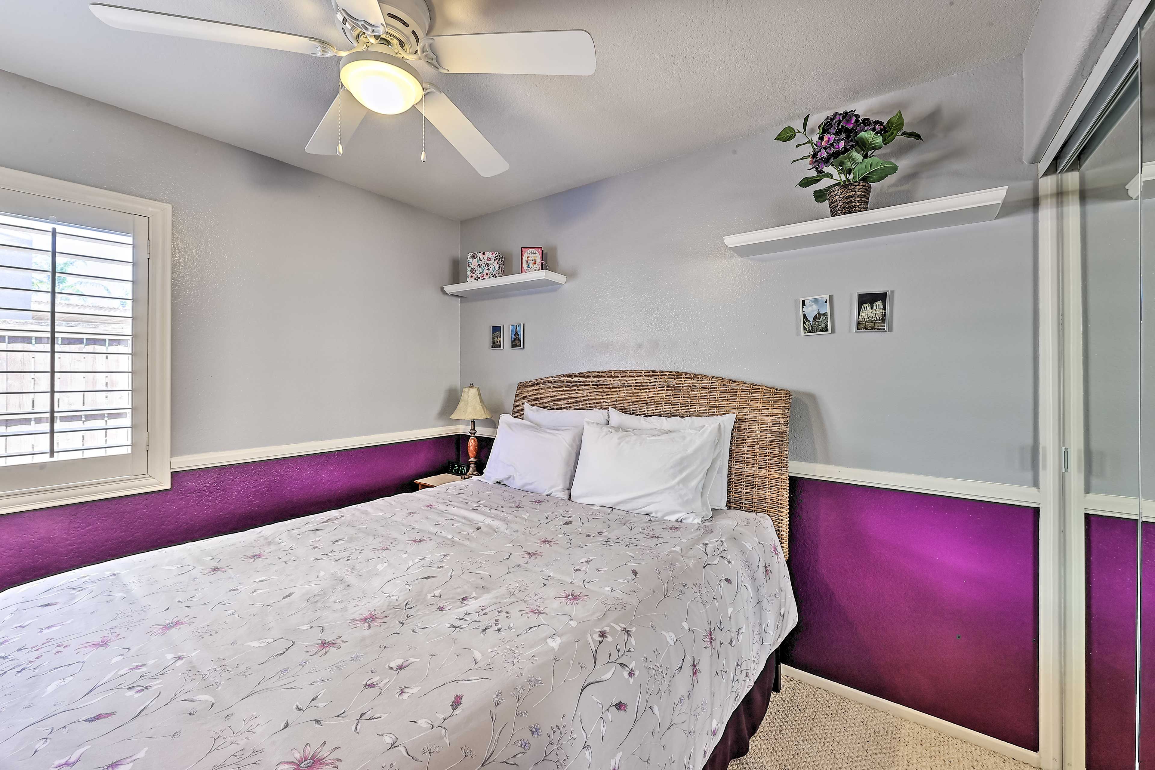 Bedroom 2 | Queen Bed | Hangers