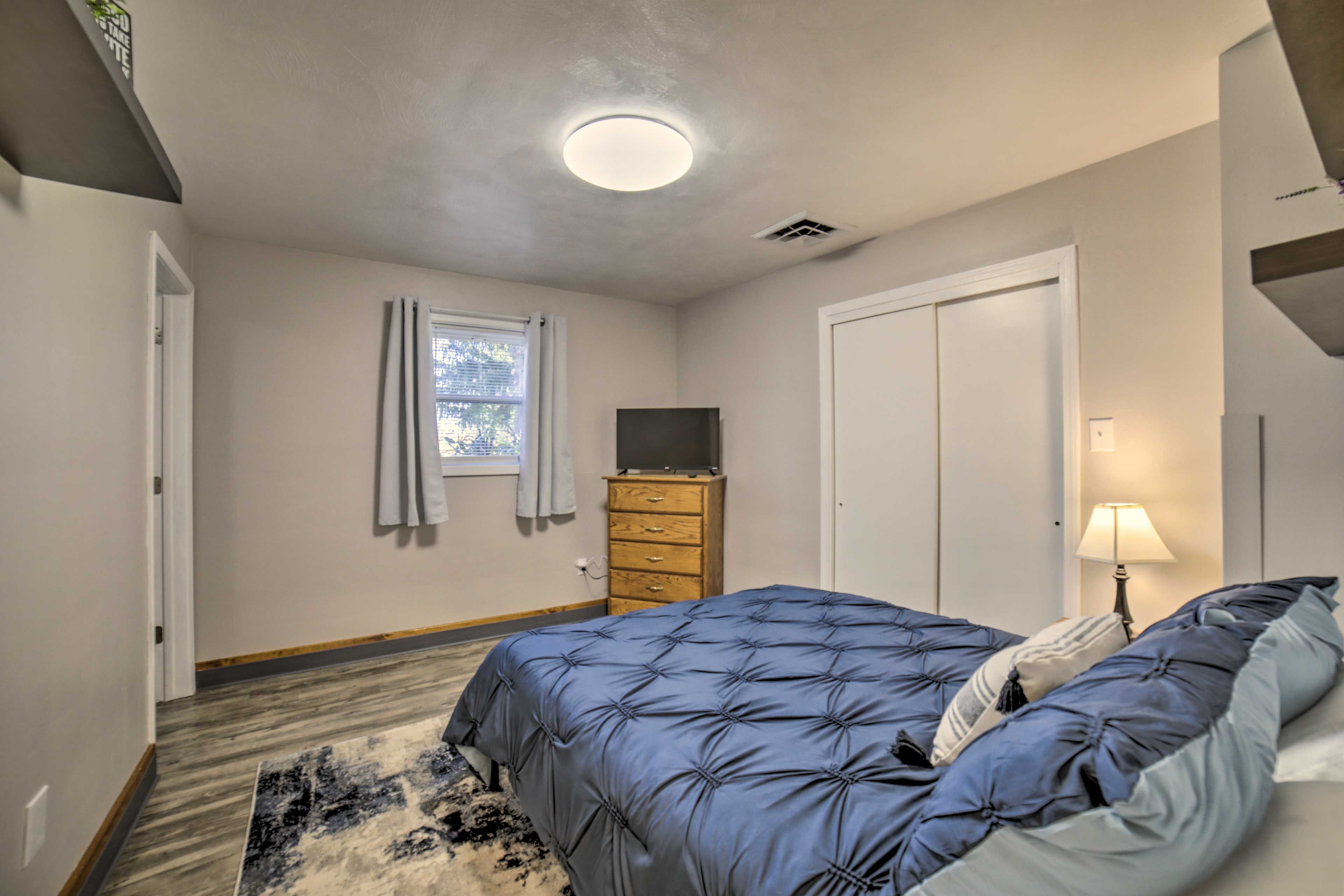 Bedroom 2 | Queen Bed