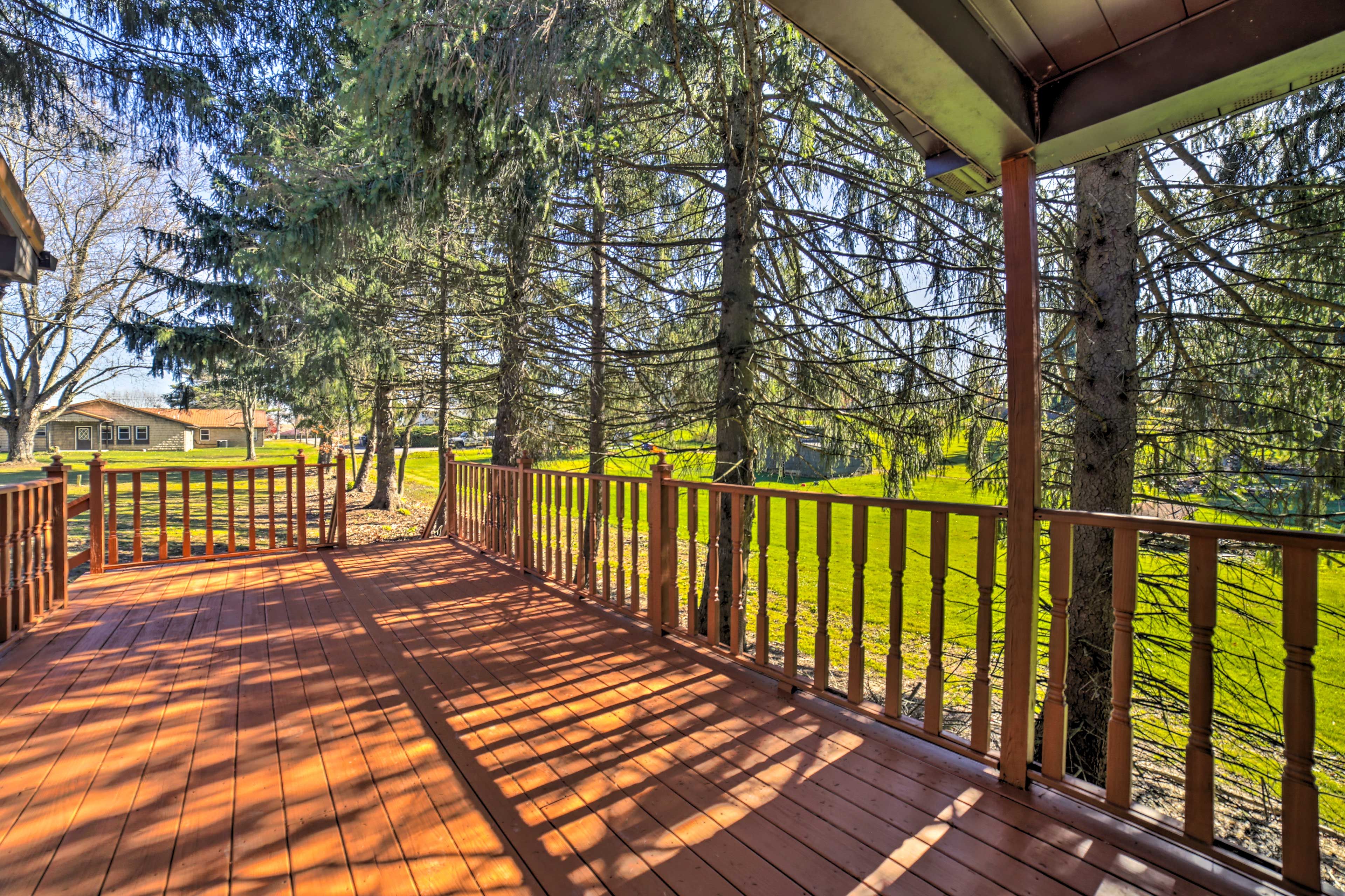 Deck | Charcoal Grill (Charcoal Provided)