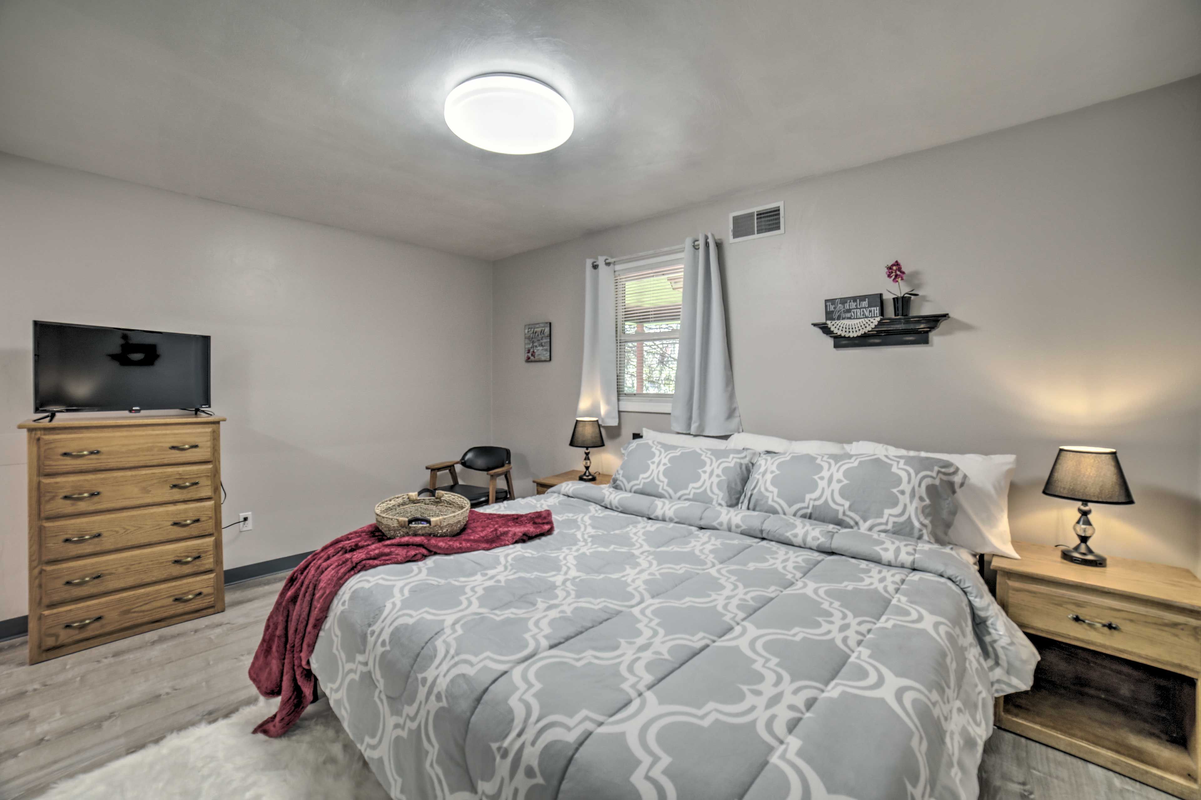 Bedroom 3 | King Bed
