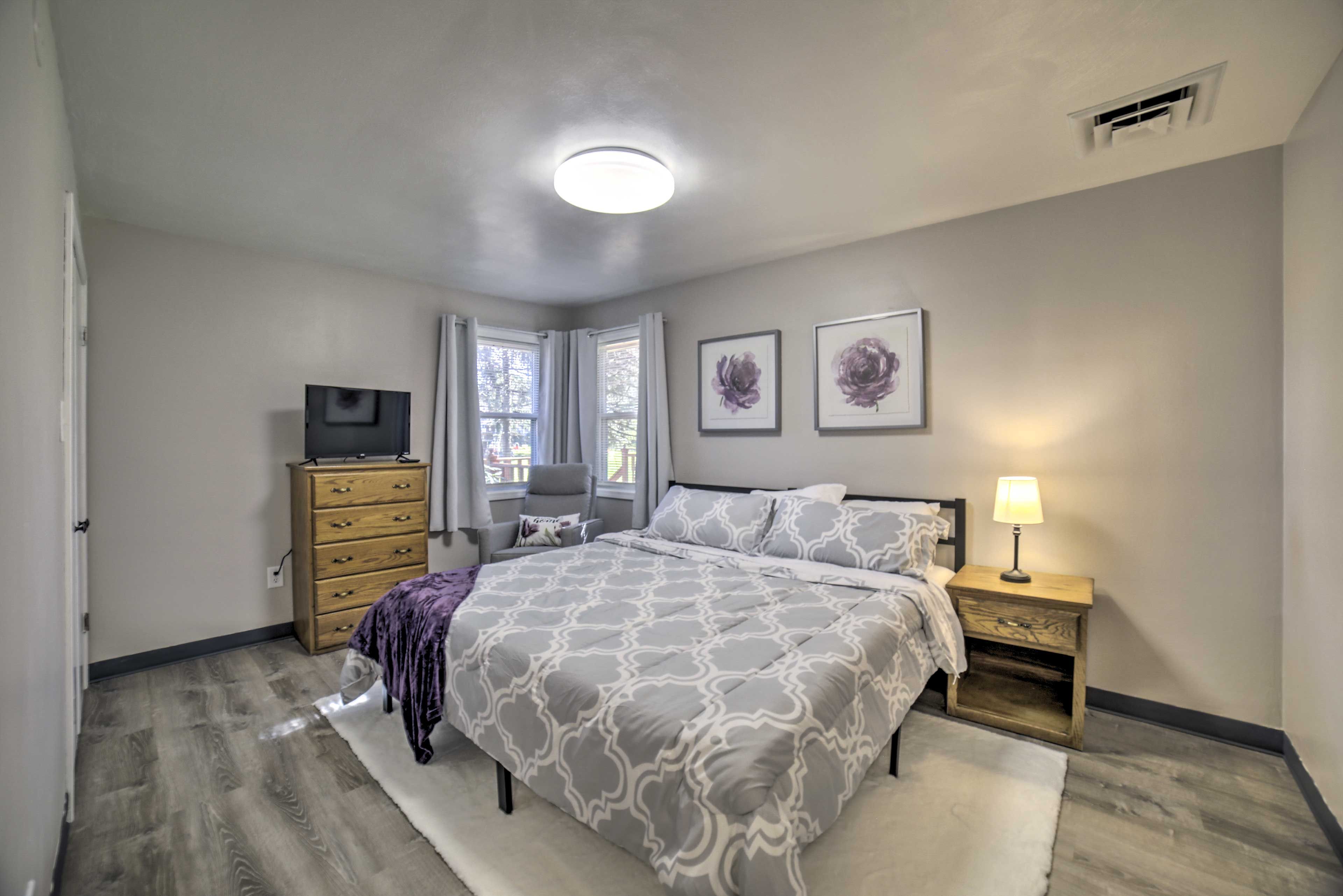 Bedroom 4 | King Bed
