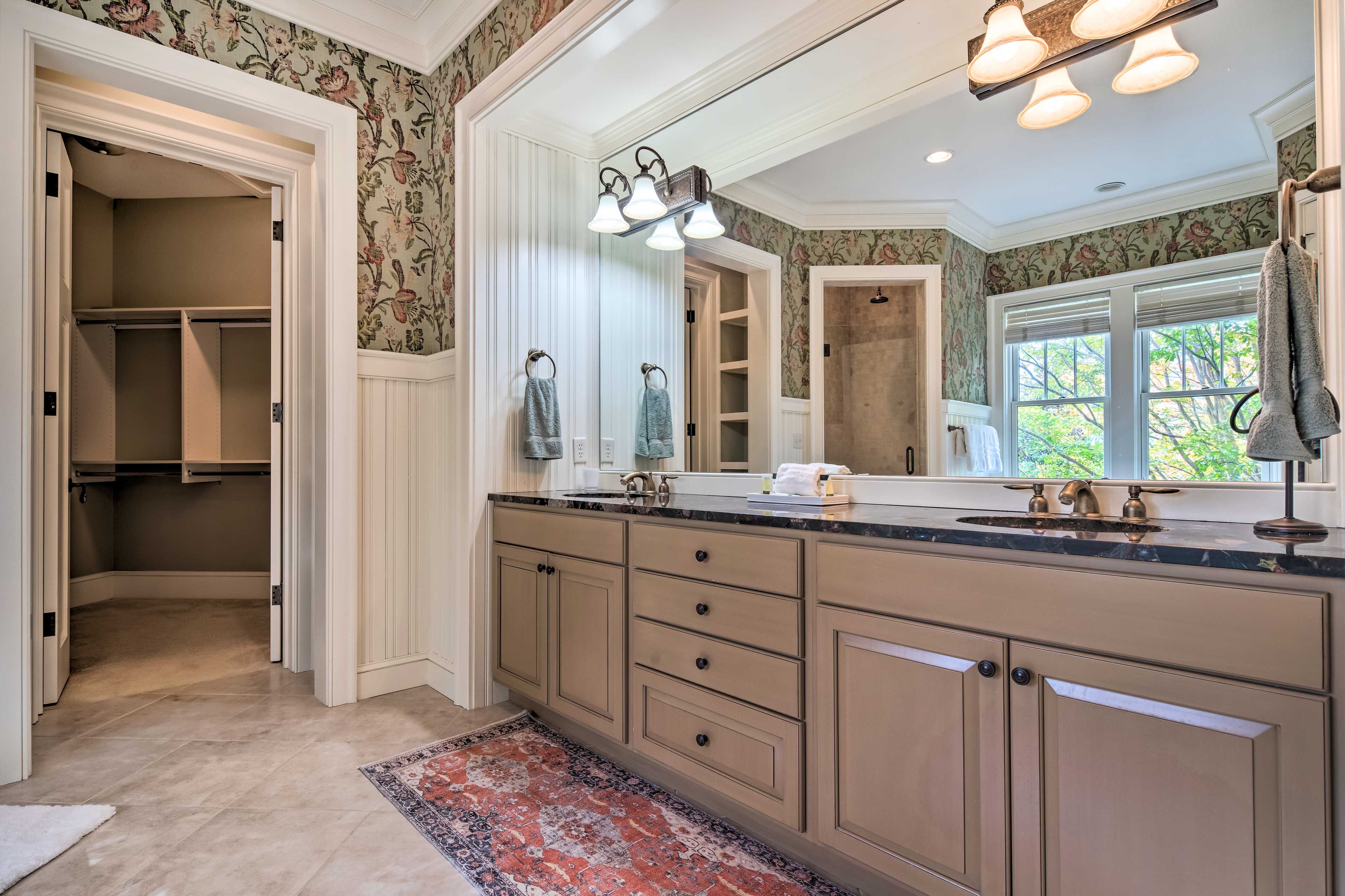 En-Suite Bathroom | Towels Provided | Complimentary Toiletries