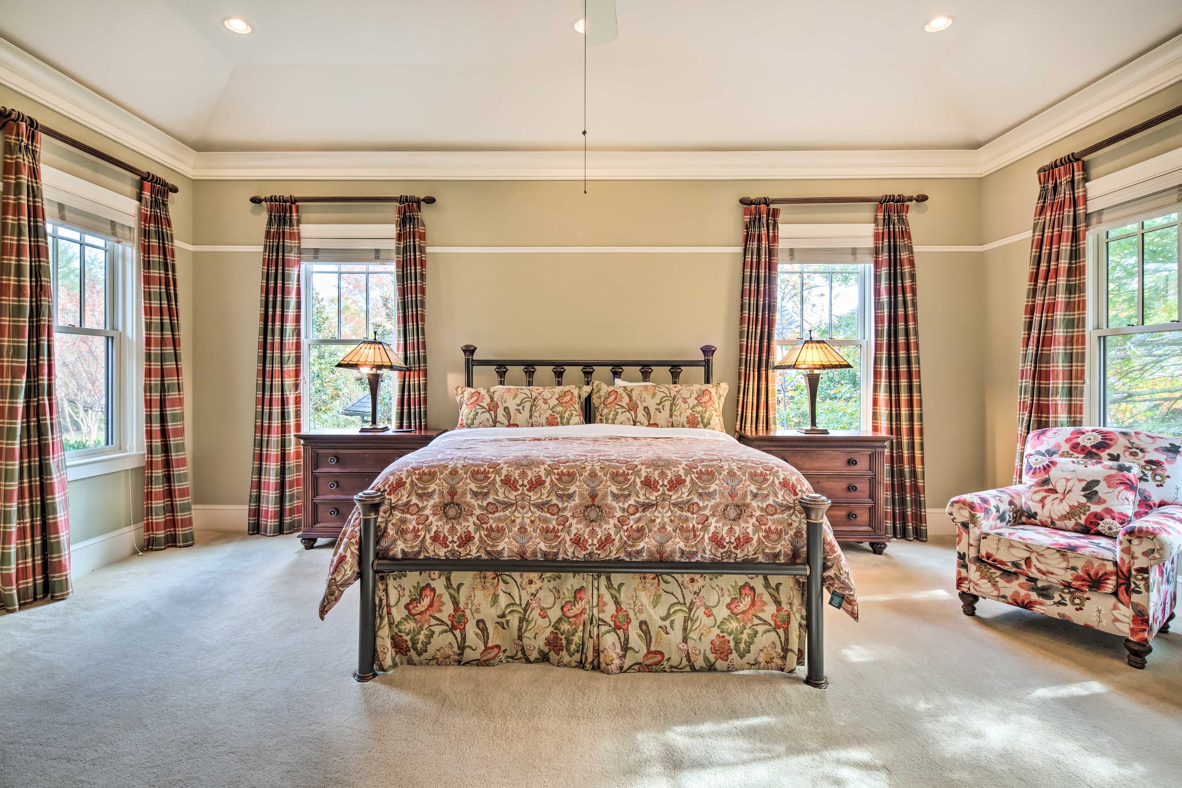 Bedroom 1 | King Bed | Pack 'n Play | Linens Provided | En-Suite Bathroom