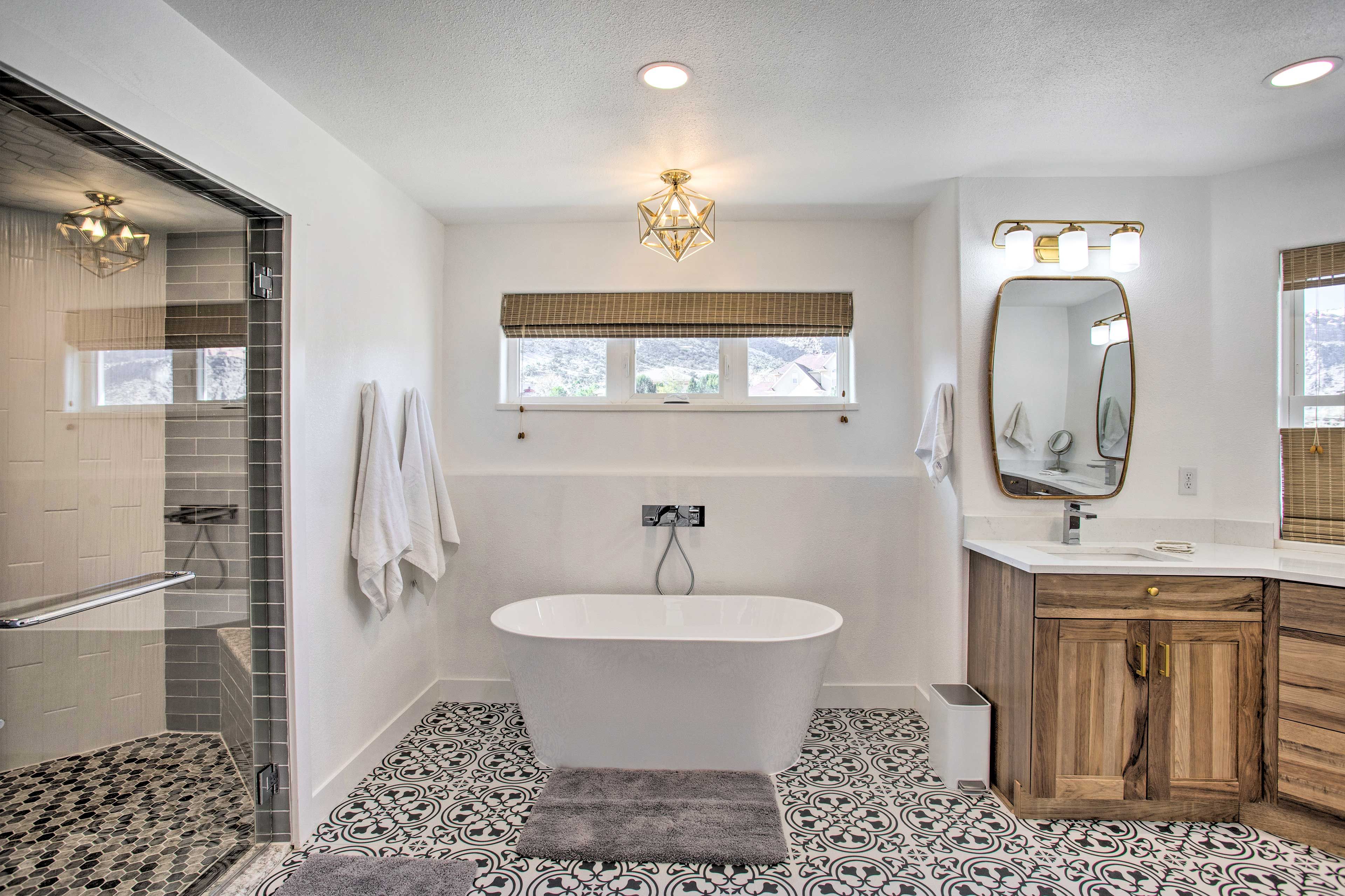 En-Suite Bathroom | Towels Provided