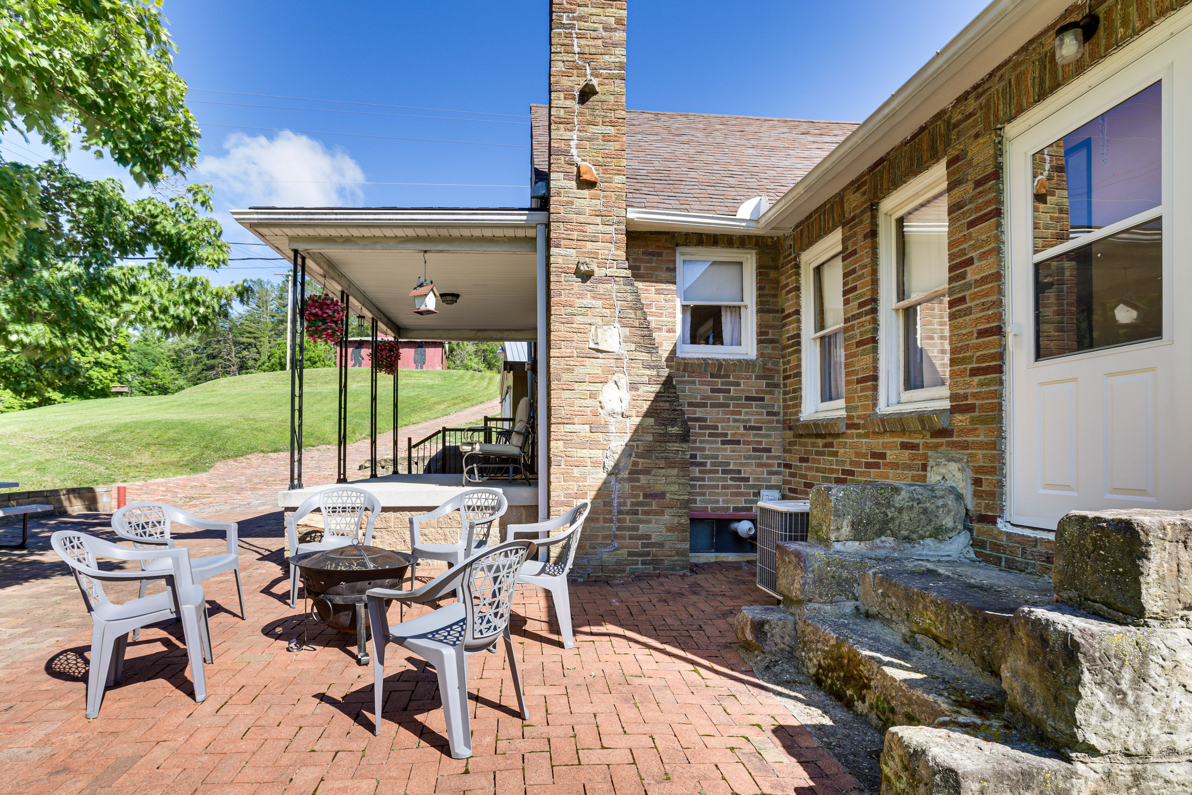Patio | Fire Pit | Picnic Table | Gas Grill