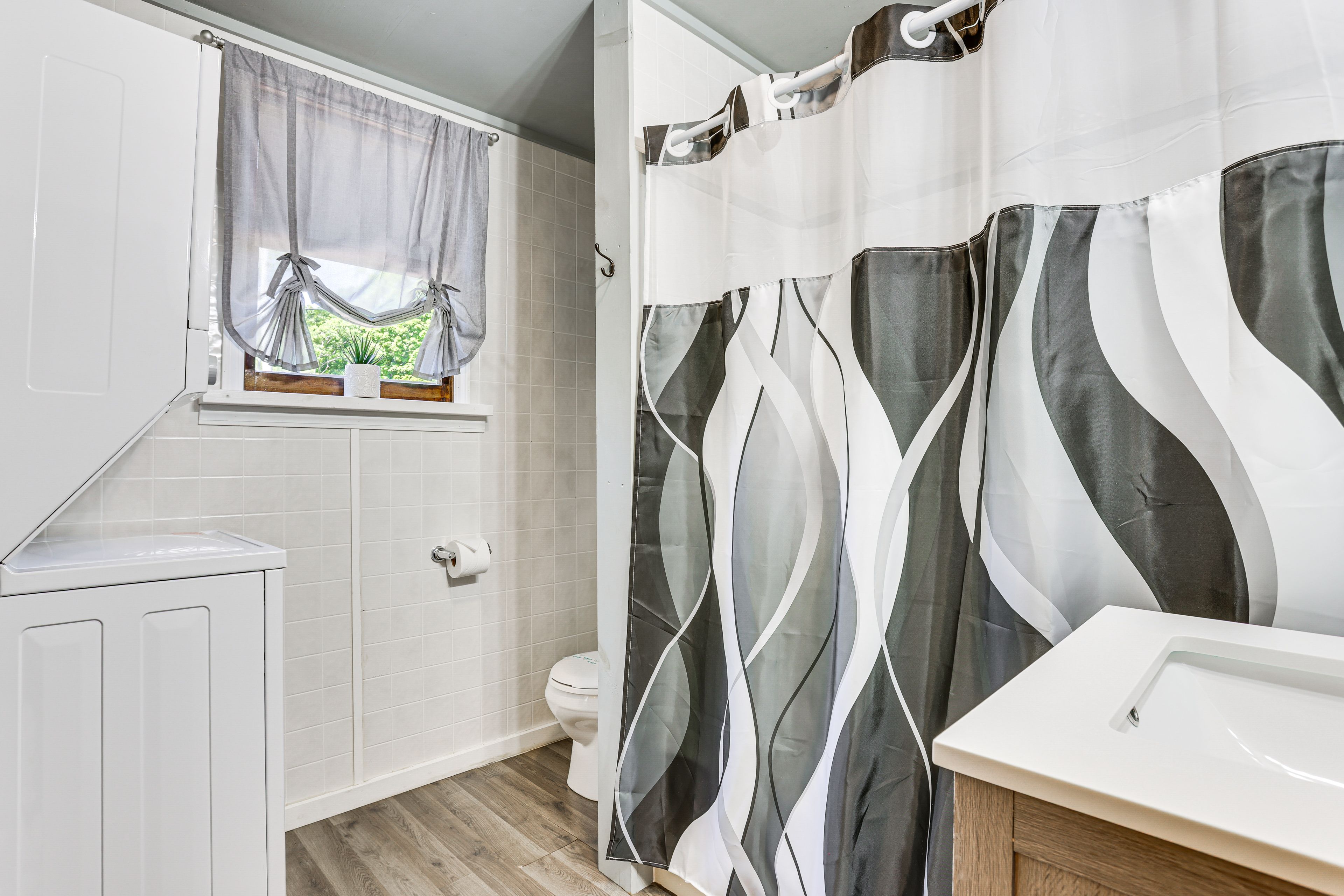 Full Bathroom | Laundry | 1st Floor