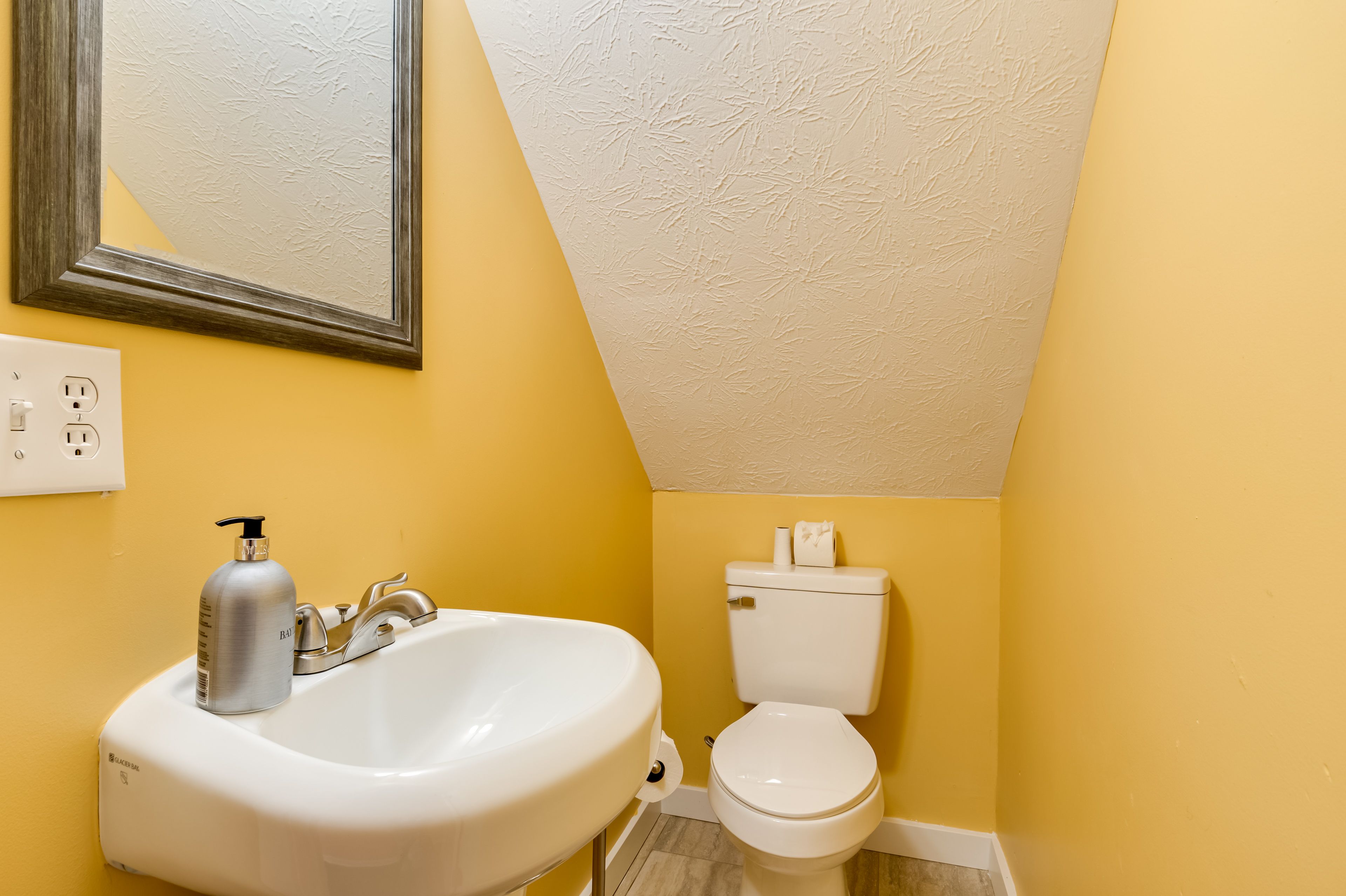 Half Bathroom | 1st Floor