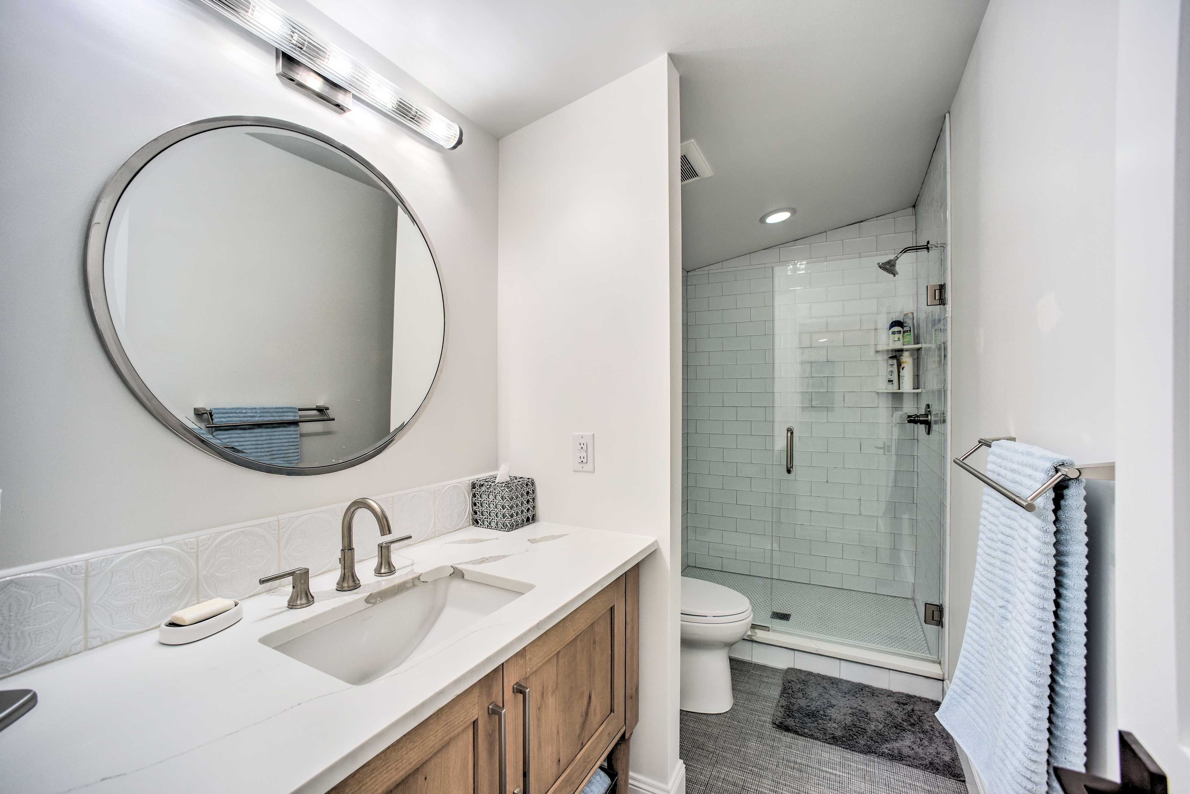 Full Bathroom | Complimentary Toiletries