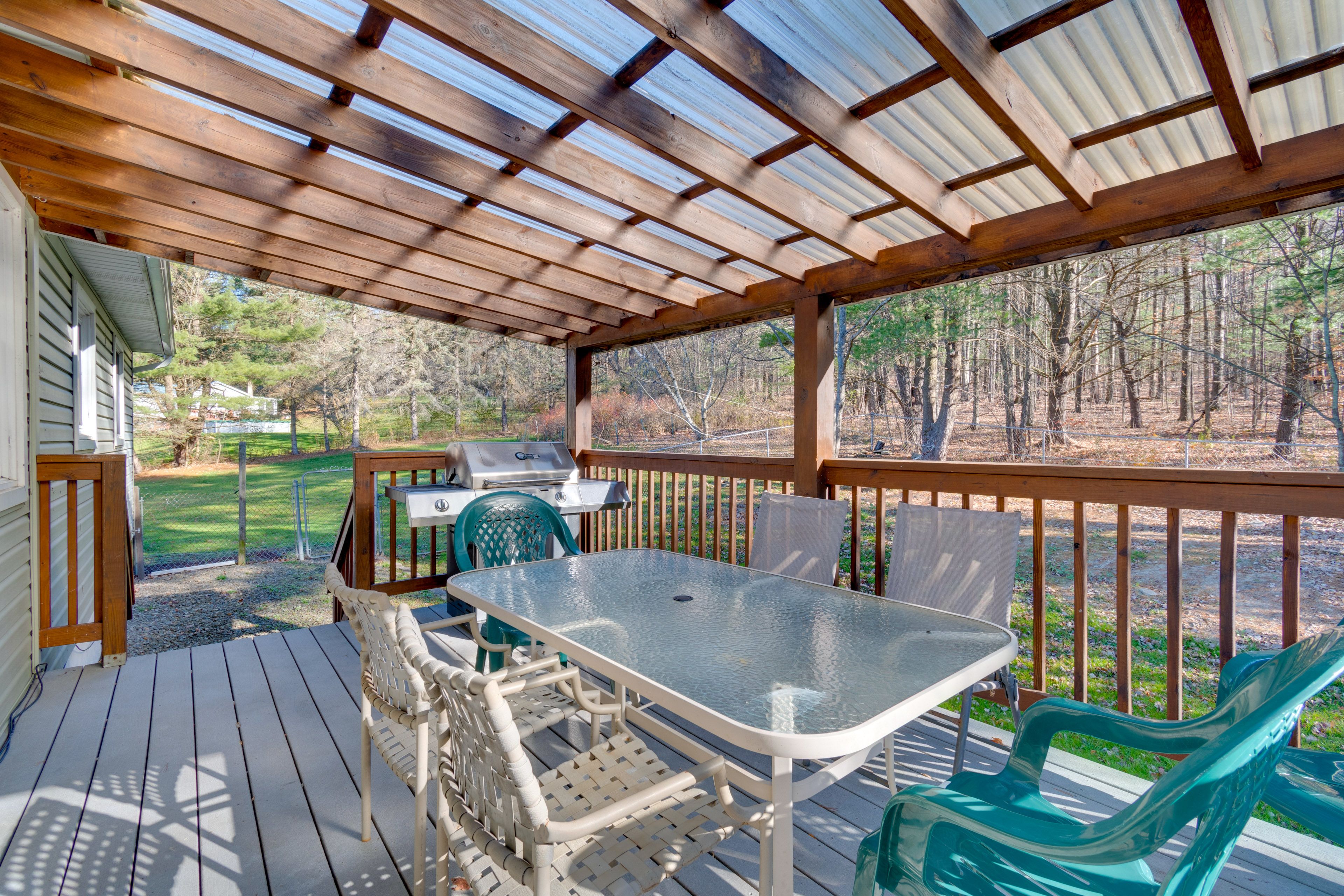 Deck | Dining Area | Gas Grill