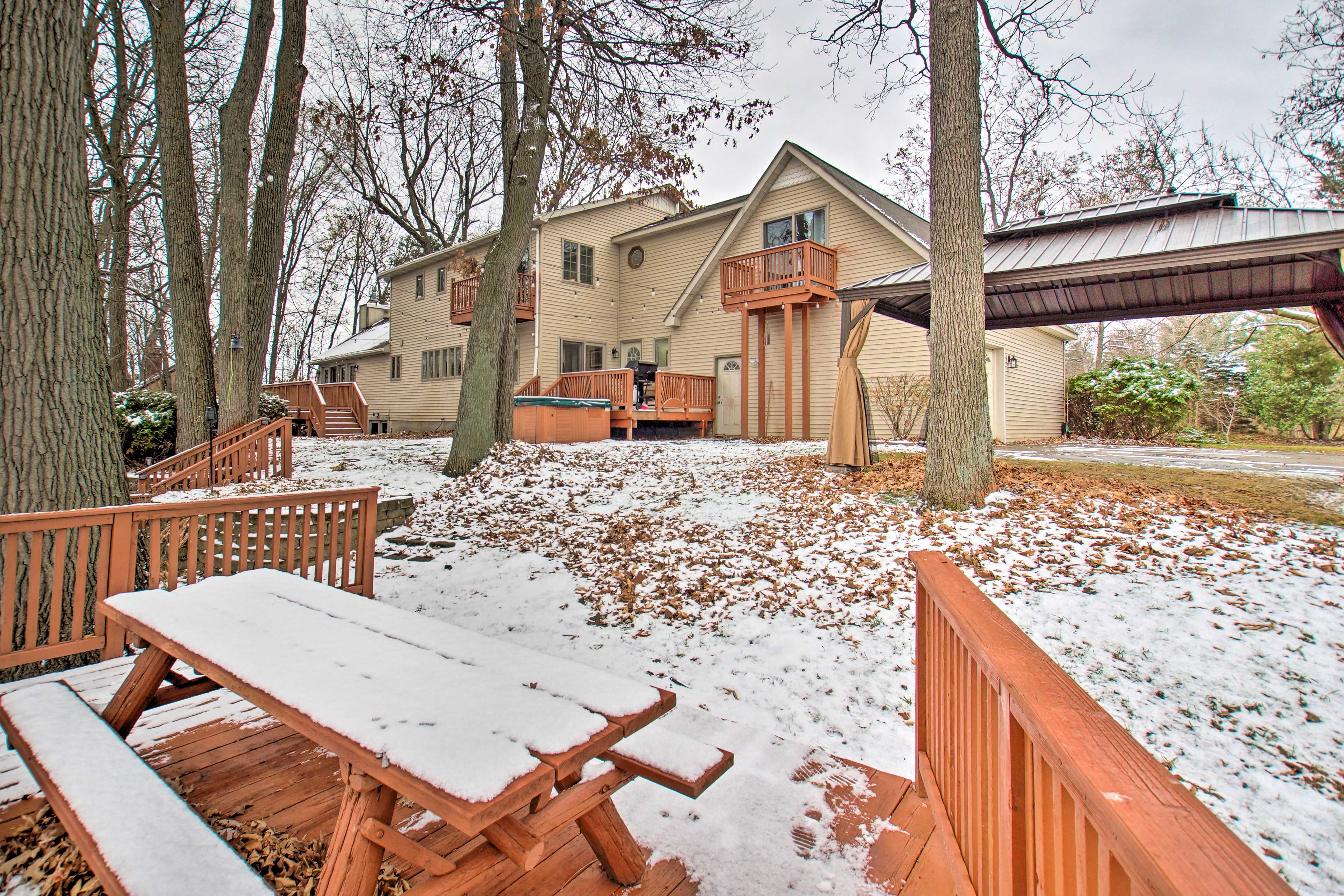 Ortonville Vacation Rental | 5BR | 4BA | Stairs Required for Access
