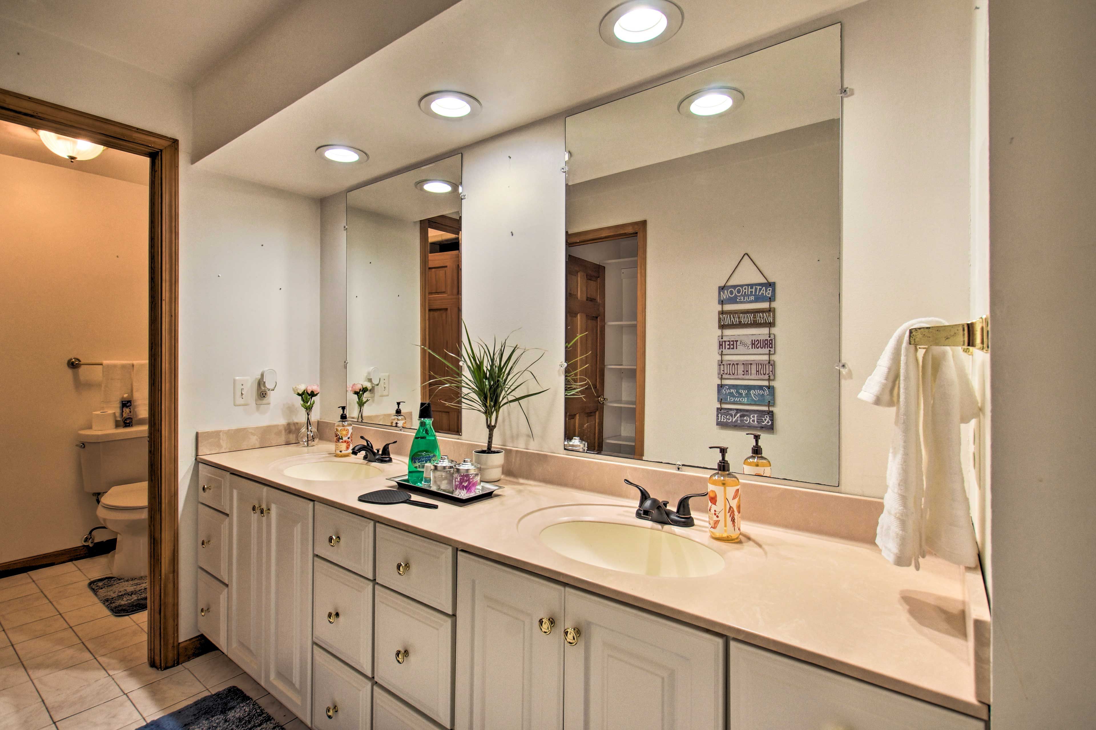 En-Suite Bathroom | Complimentary Toiletries