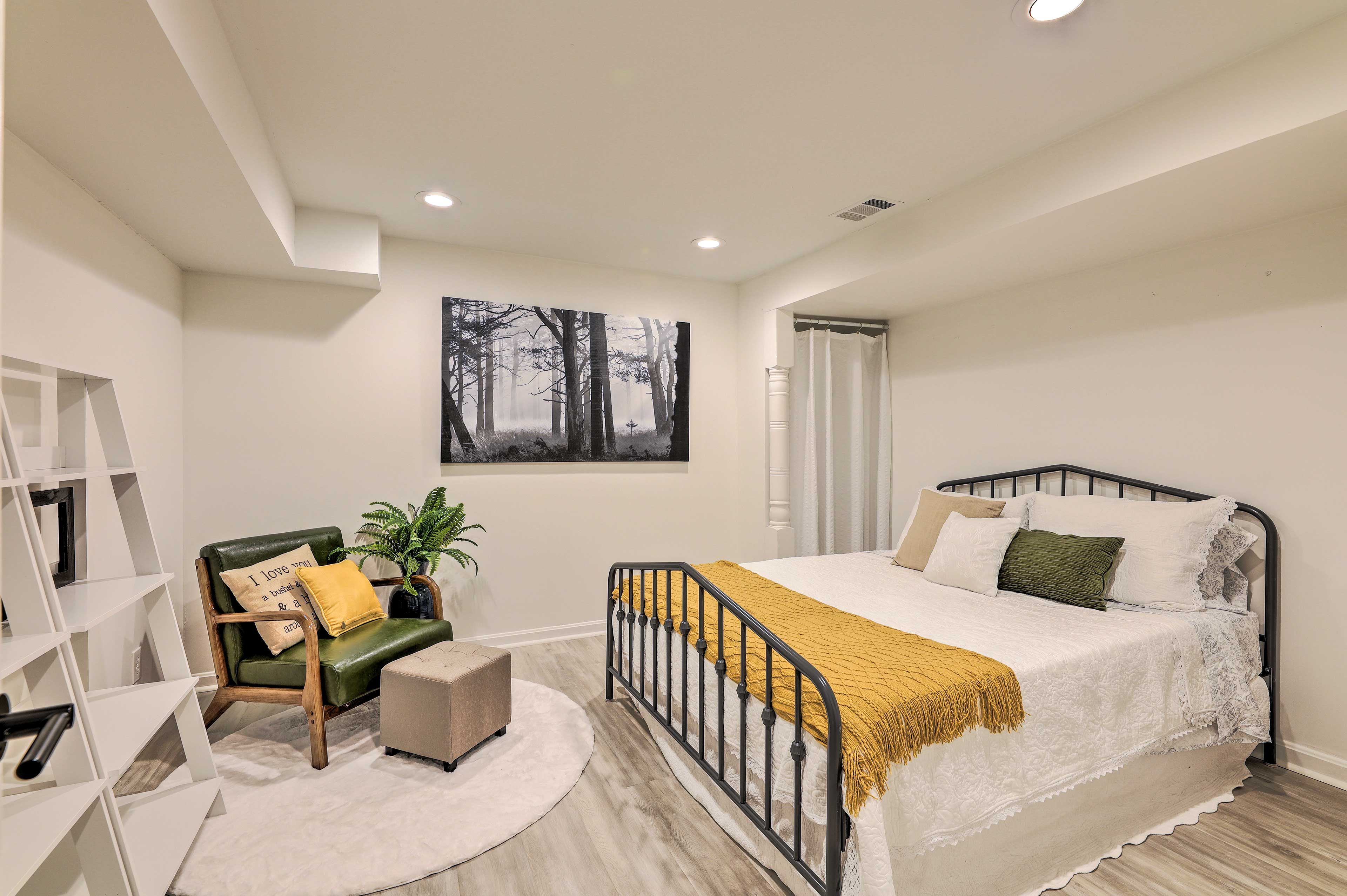 Bedroom 6 | Queen Bed