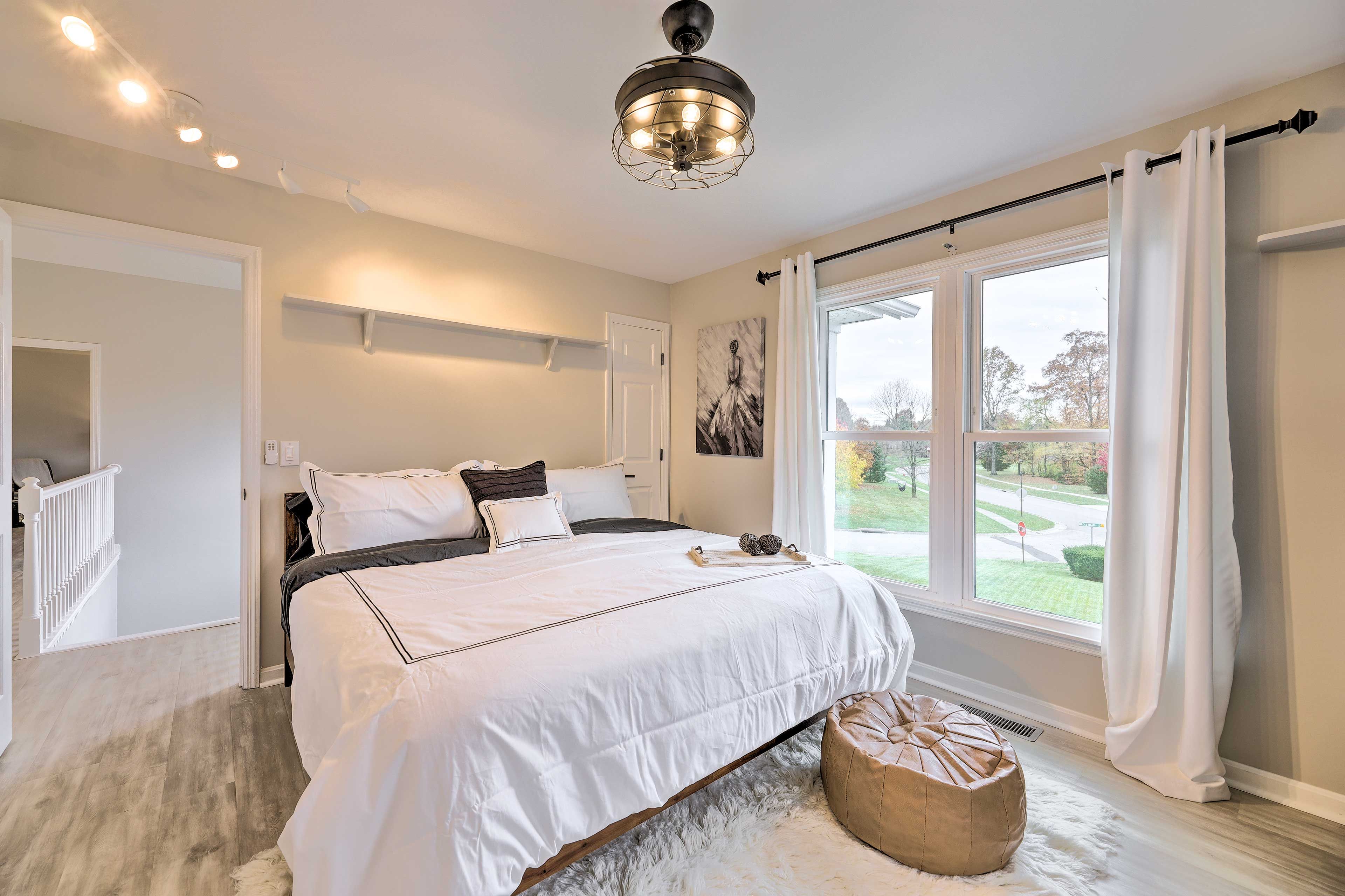 Bedroom 3 | King Bed | Laptop Friendly