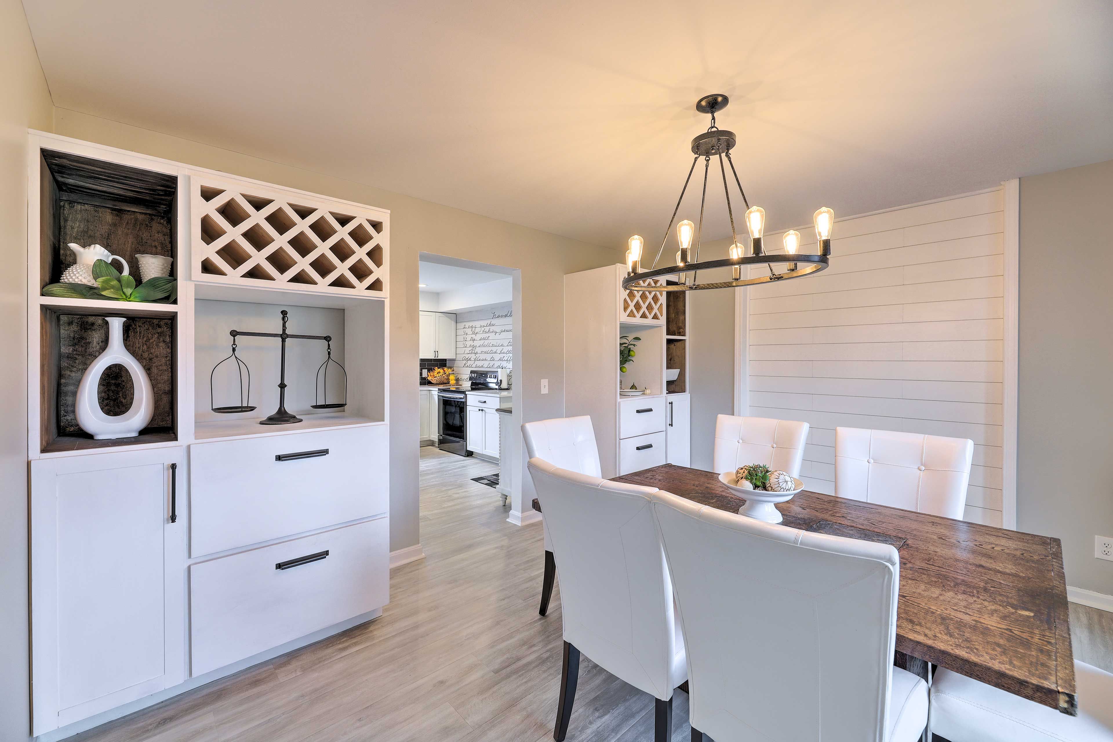 Dining Table | Dishware Provided