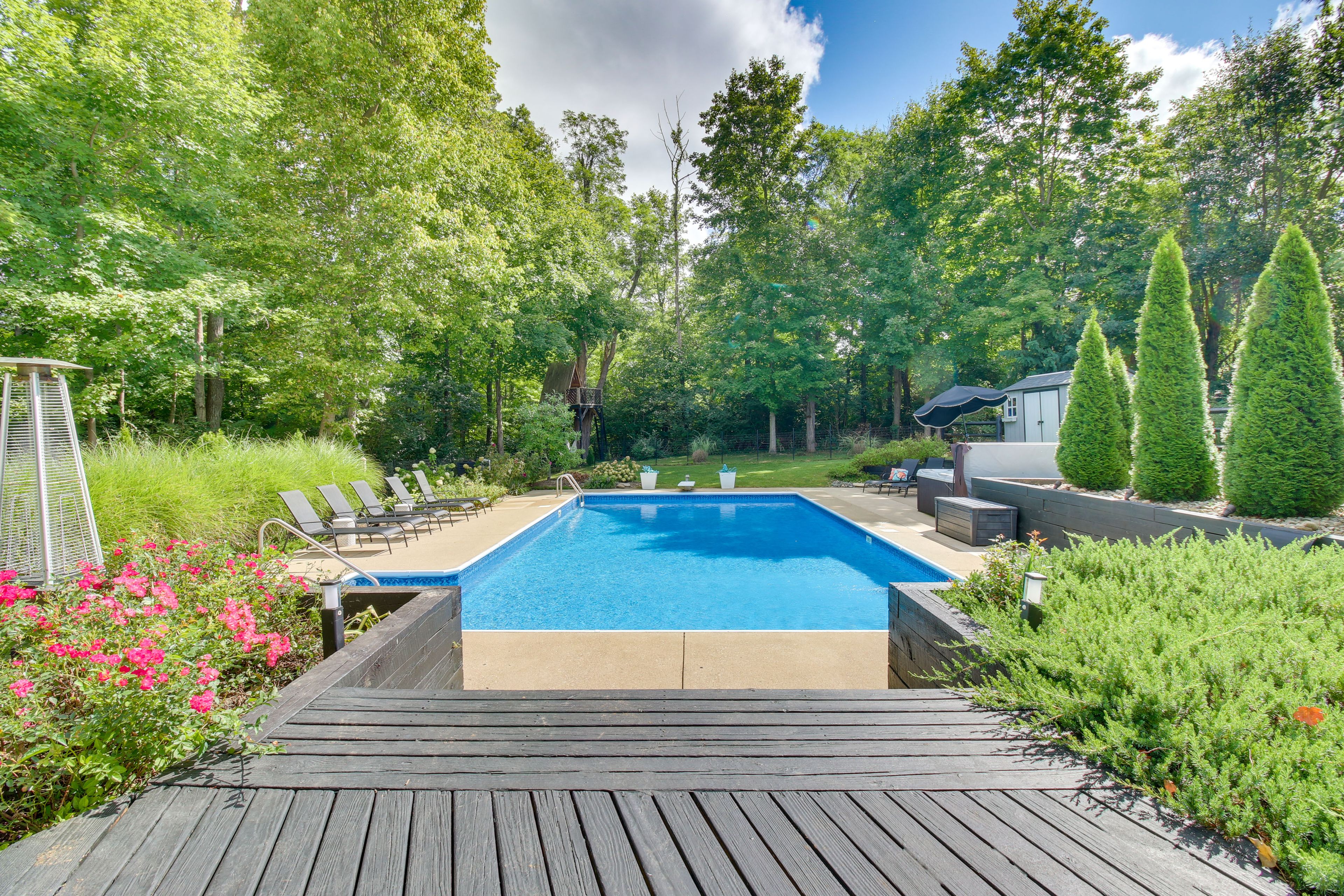 Pool | Lounge Seating