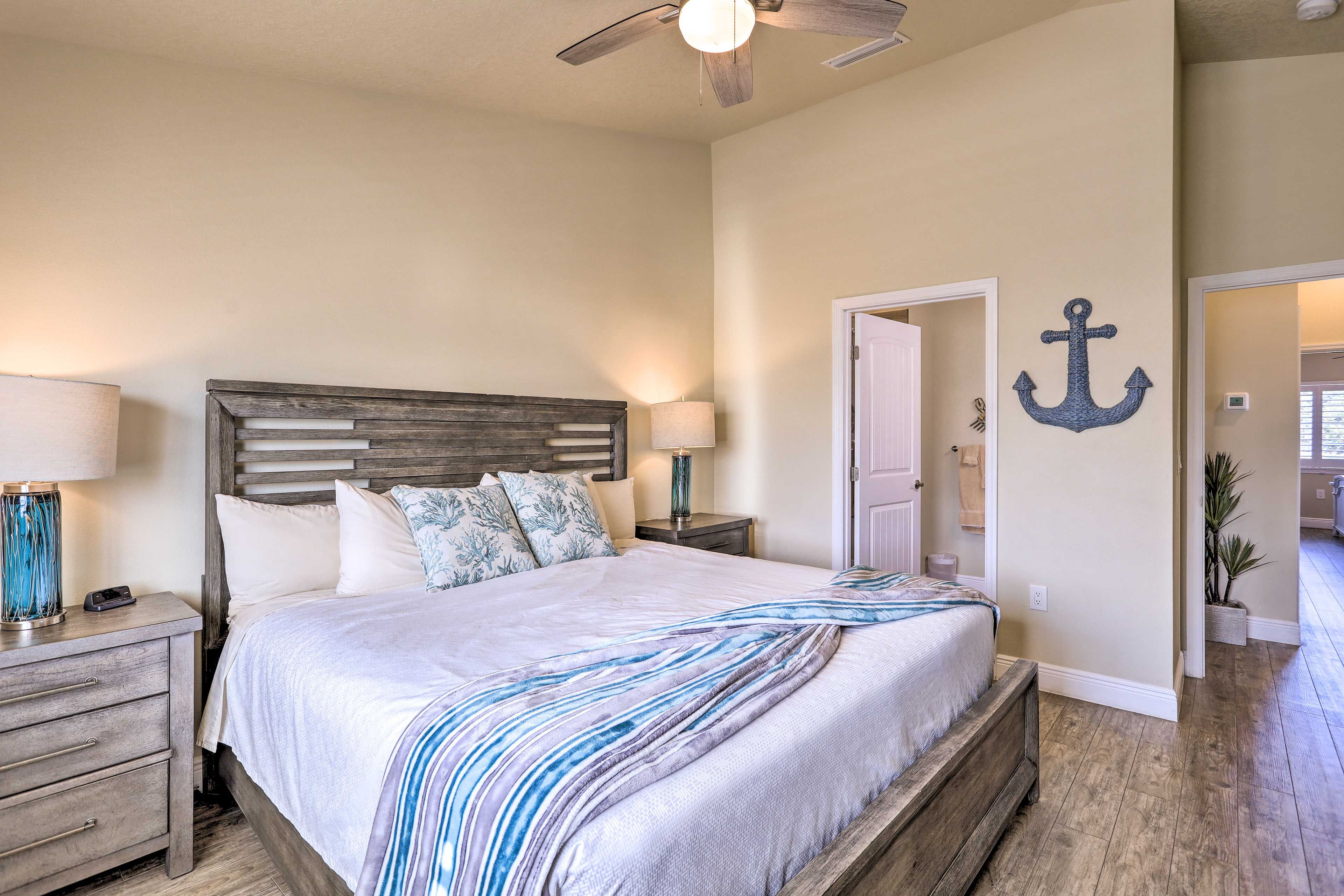 Bedroom 1 | King Bed | En-Suite Bathroom | Smart TV | 2nd Floor