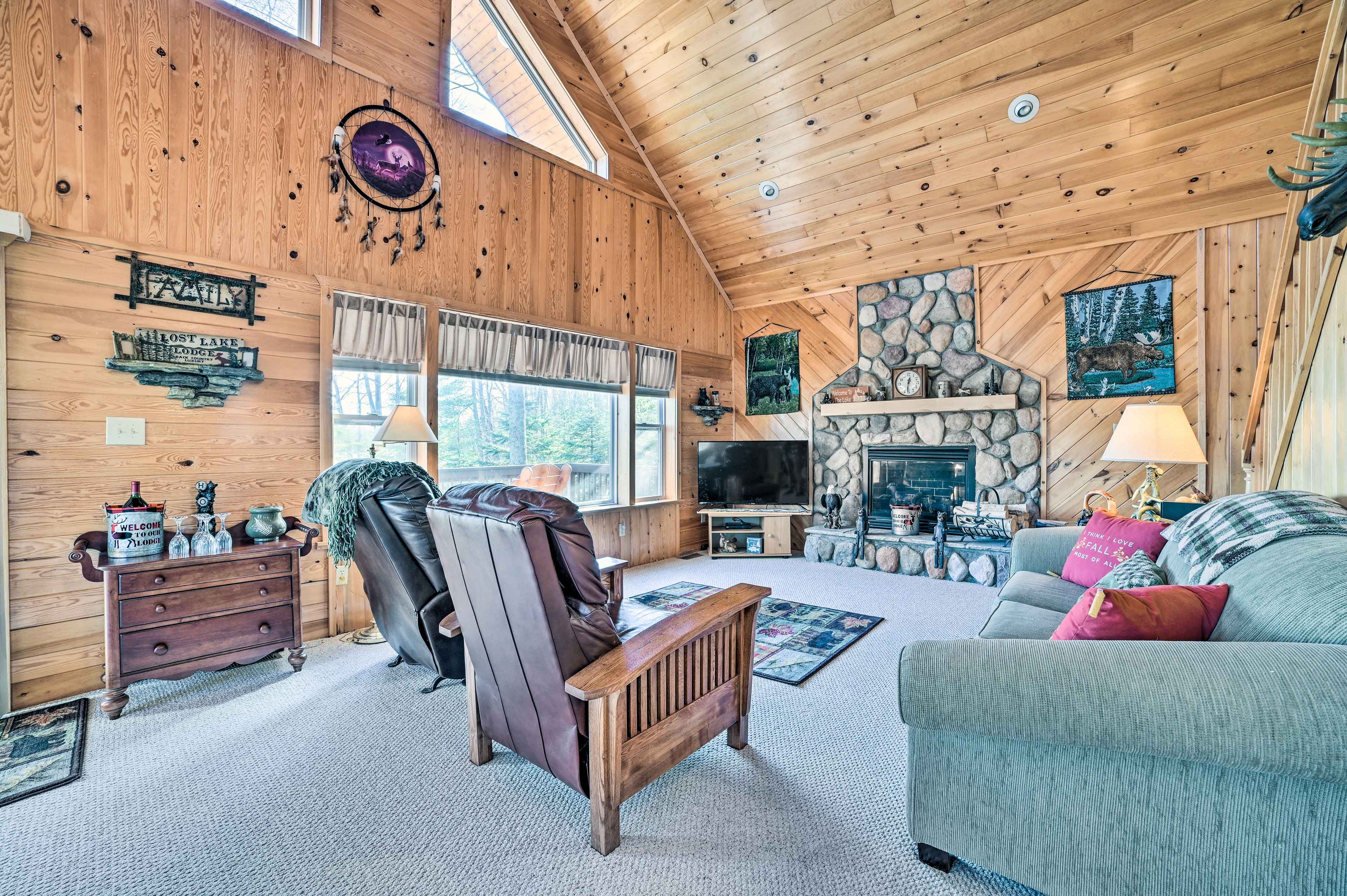 Living Room | 1st Floor | Wood-Burning Fireplace | Smart TV