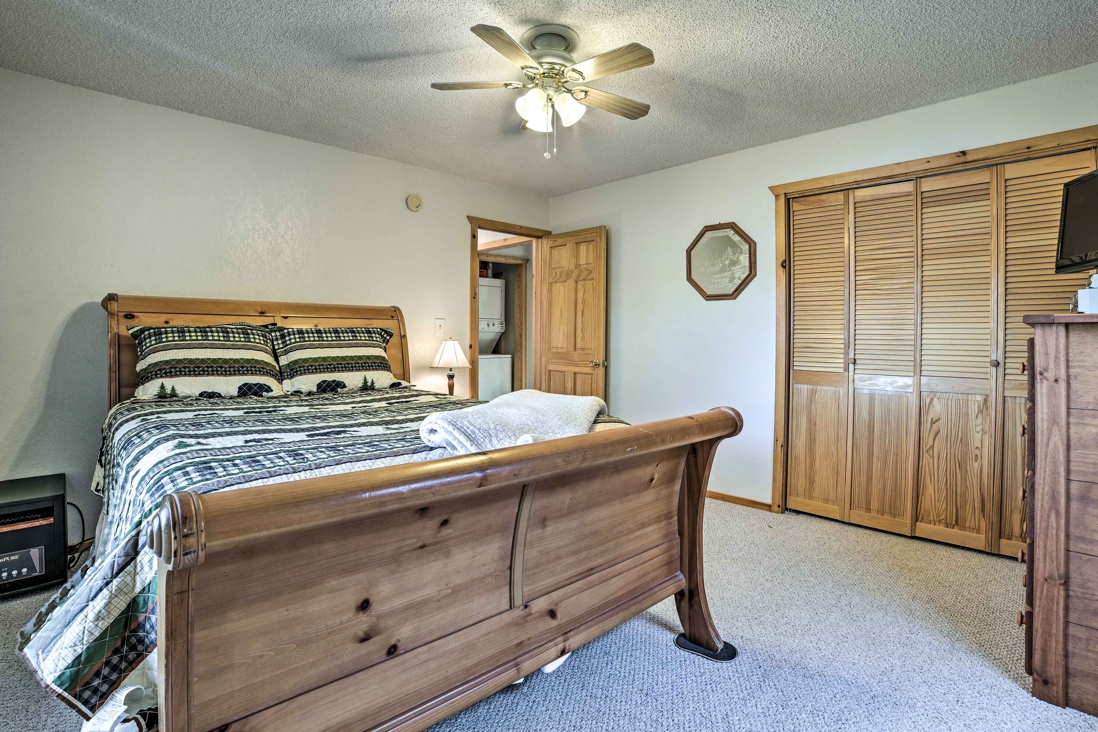 Bedroom 3 | 1st Floor | Queen Bed