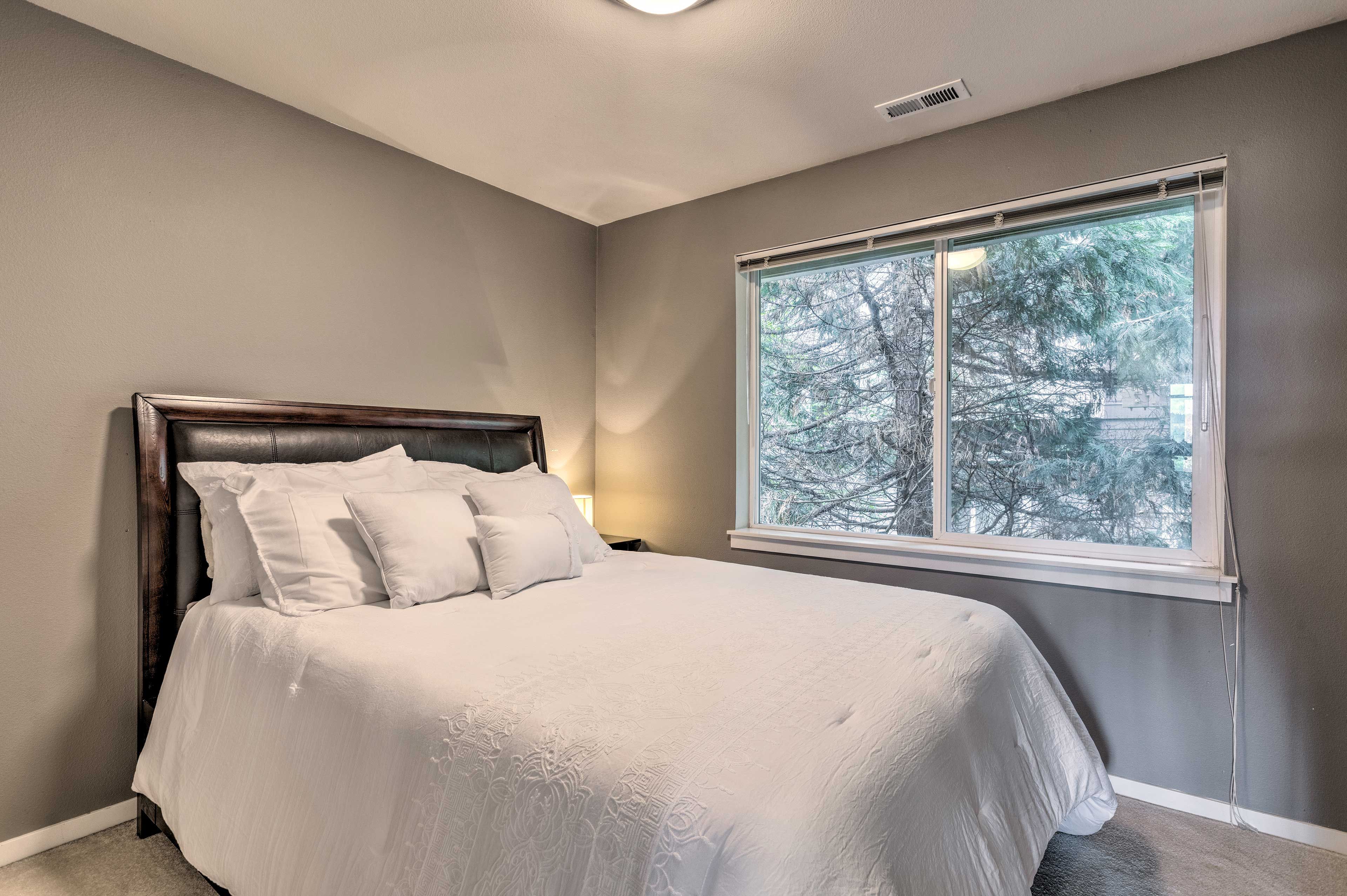 Bedroom 2 | 2nd Floor | Queen Bed