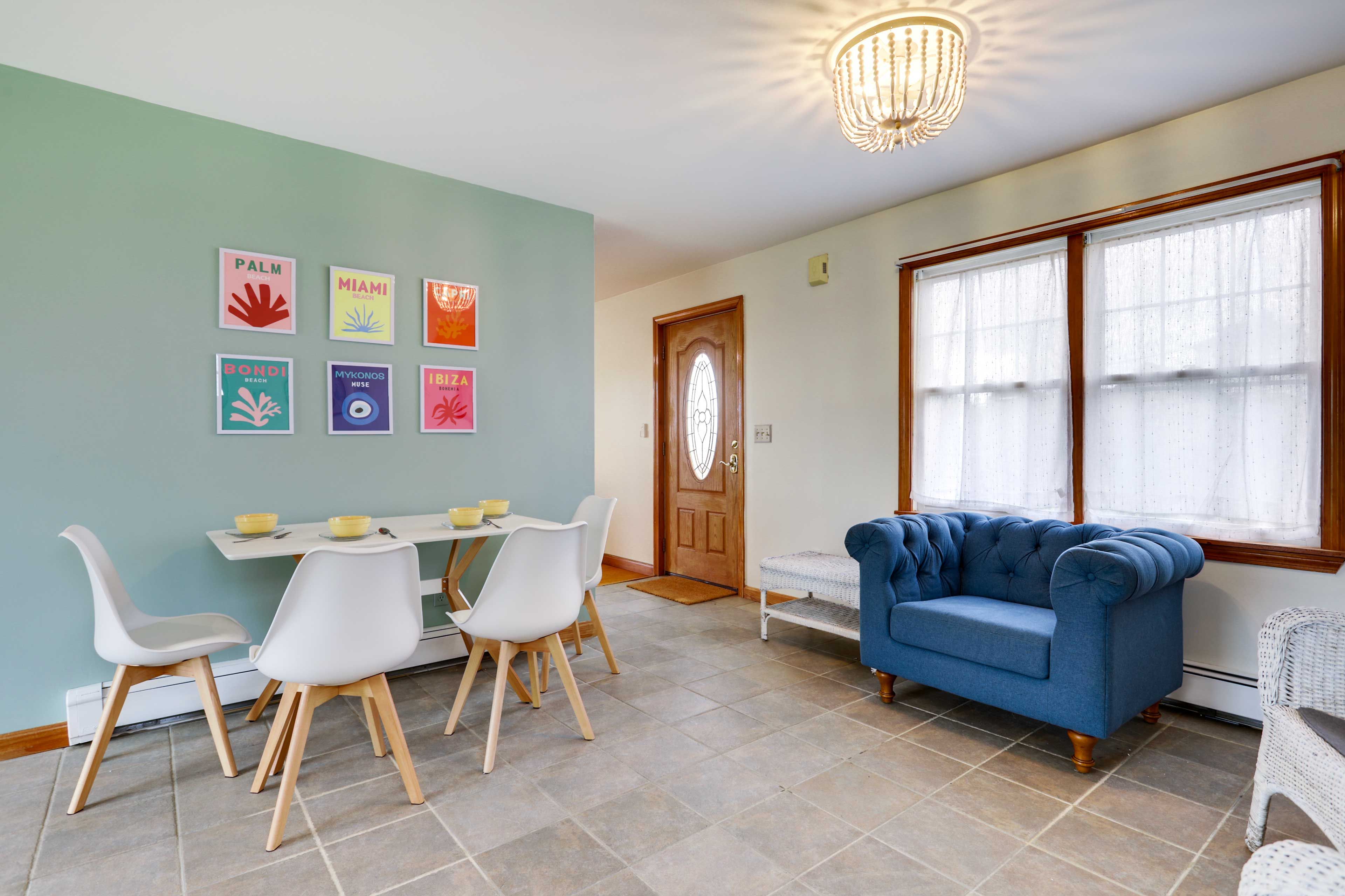 Dining Area | 4-Person Dining Table