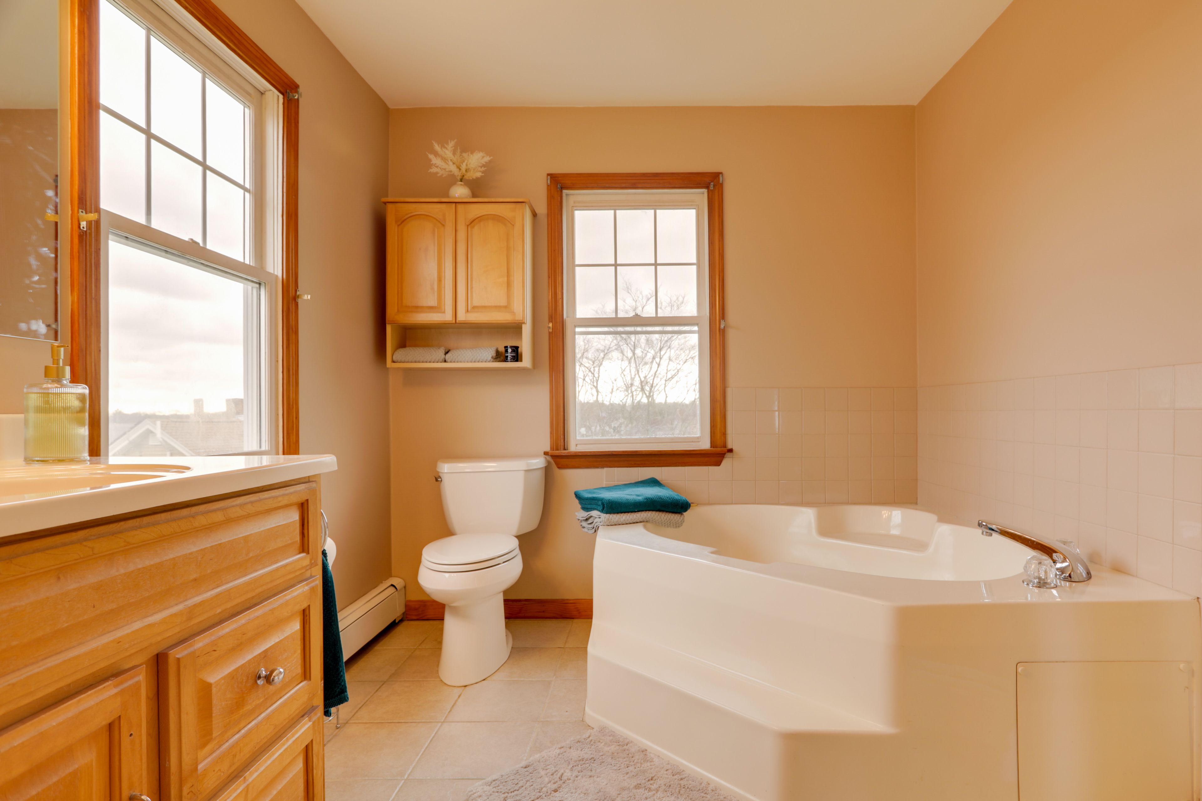 Full Bathroom | Jetted Tub