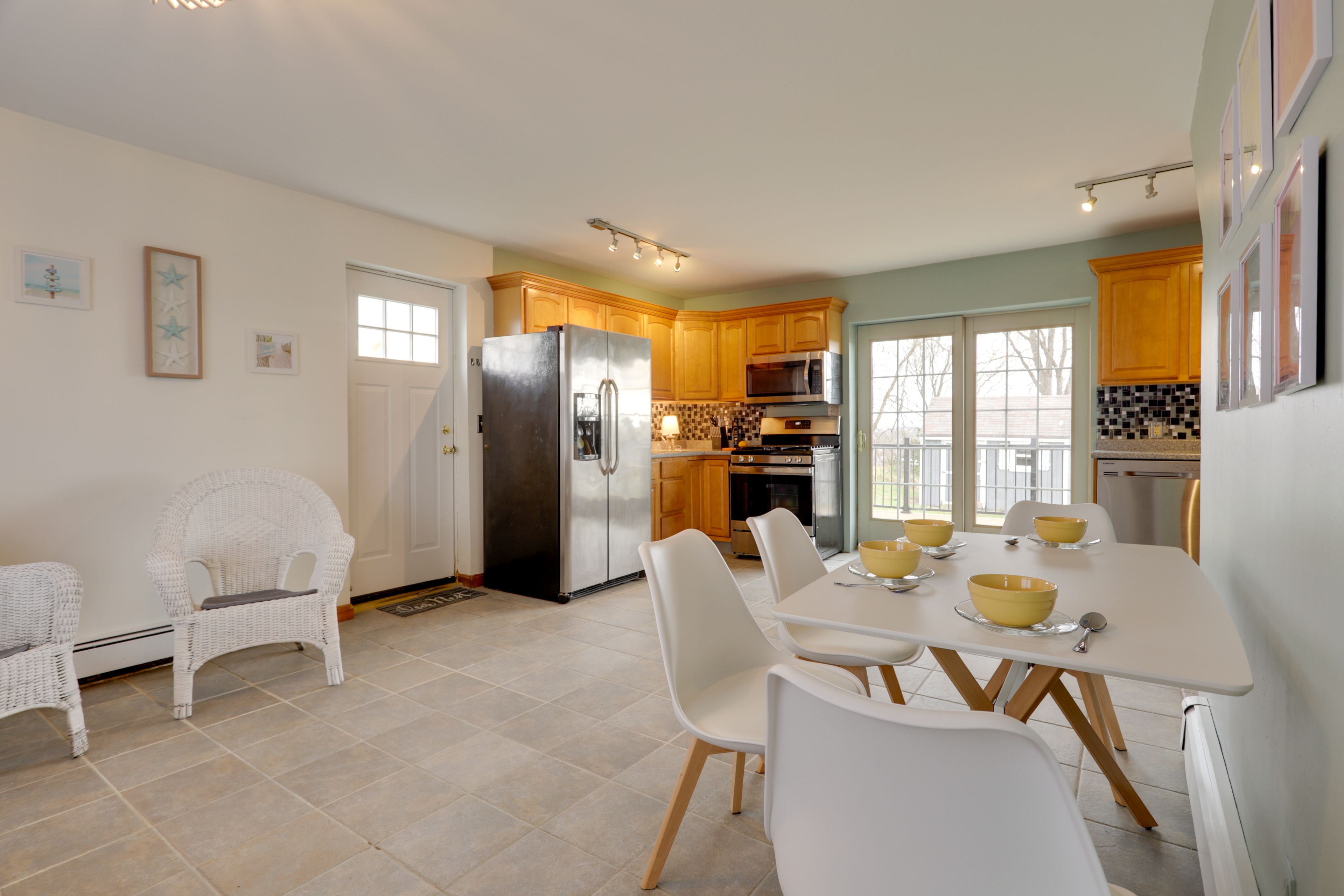 Tiverton Vacation Rental | 2BR | 1.5BA | 1,472 Sq Ft | Stairs Required