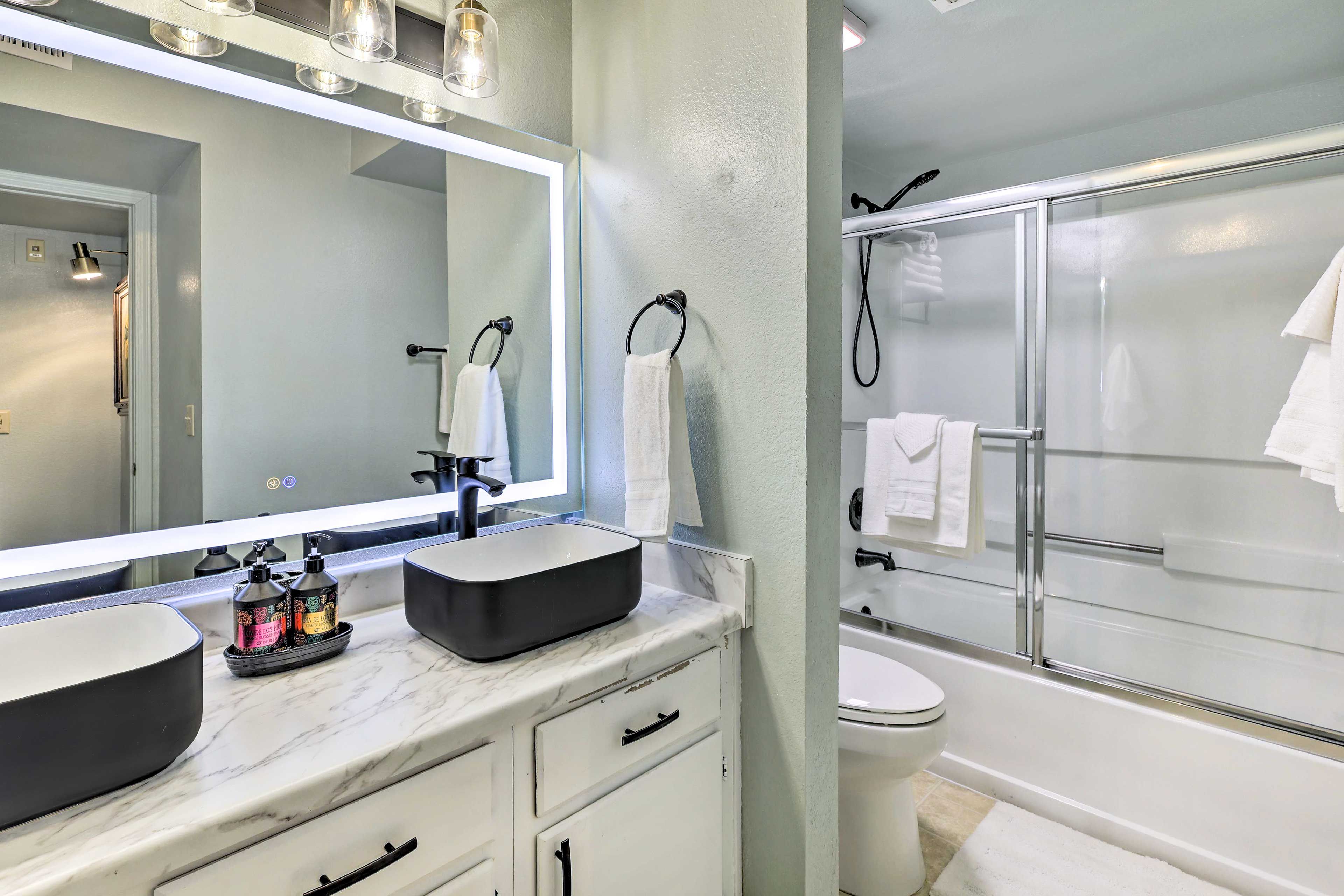 Full Bathroom | Complimentary Toiletries | Hair Dryer