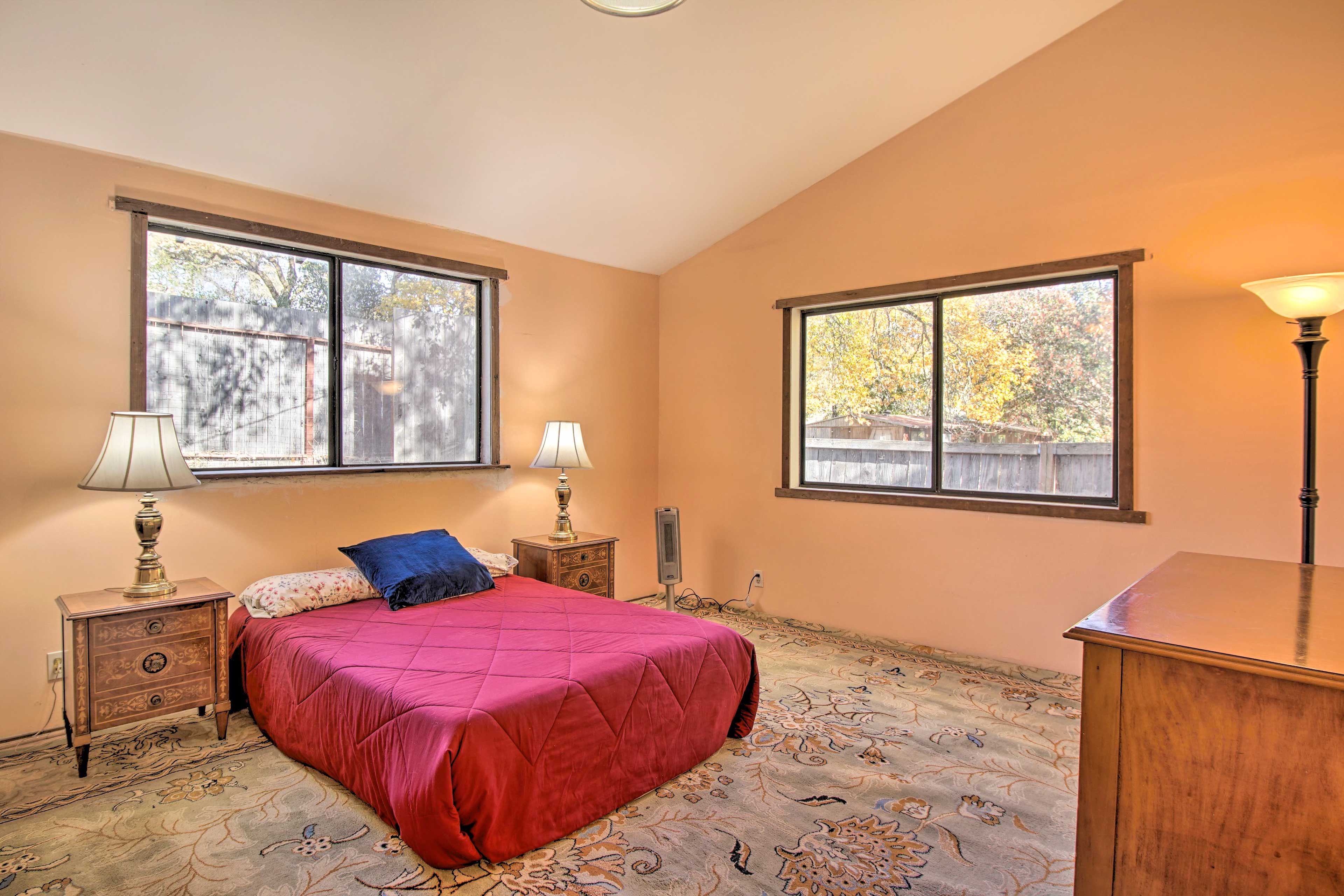 Bedroom | Queen Bed